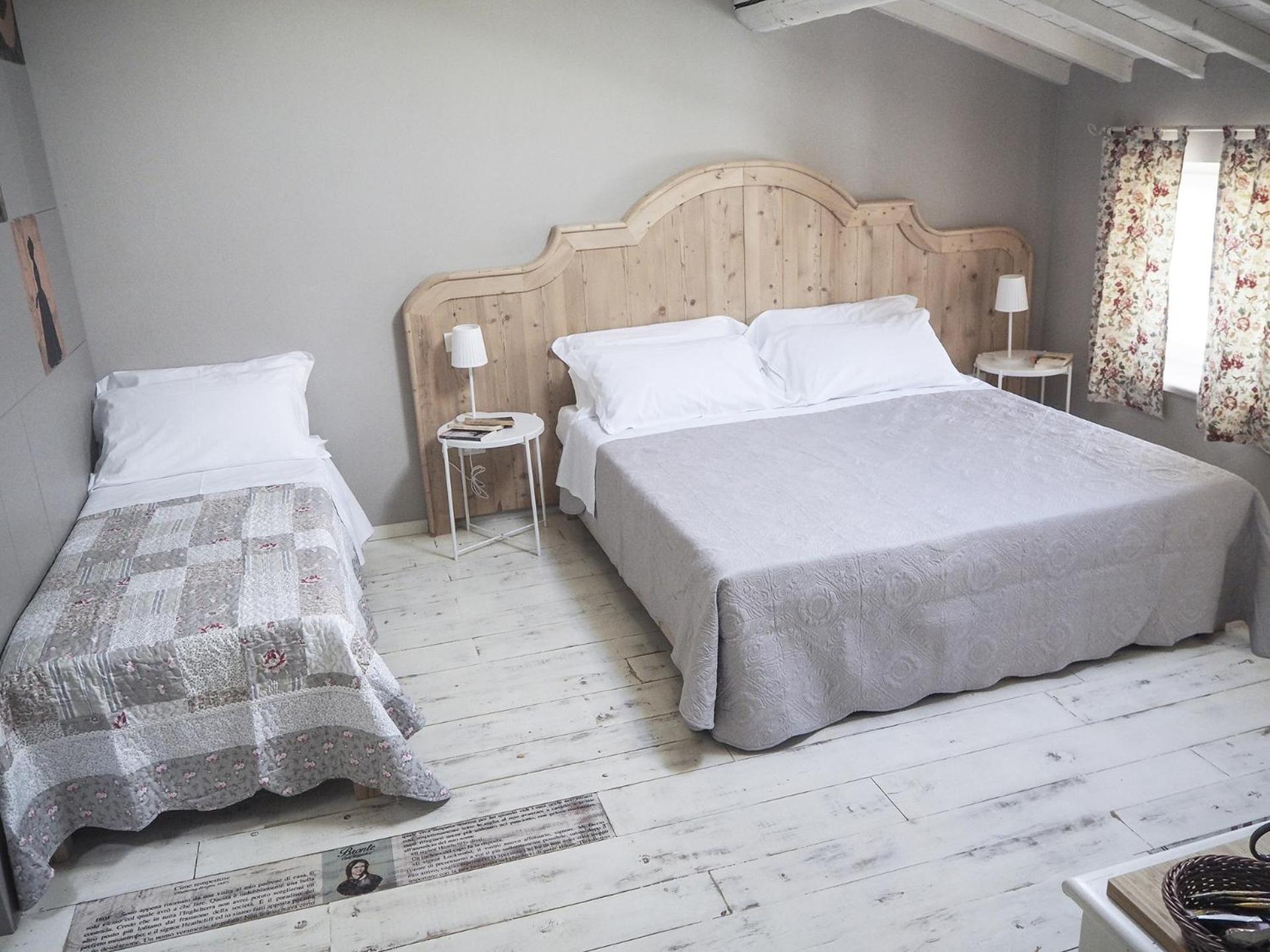 Triple Room with Private Bathroom - Photo 4