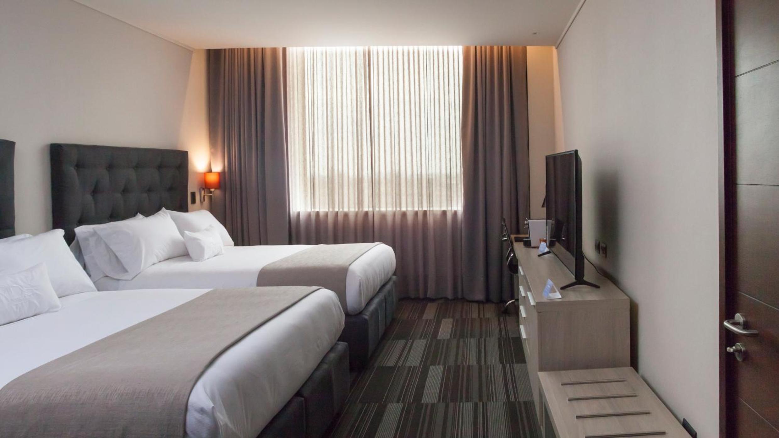 Standard Queen Room with Two Queen Beds photo 2