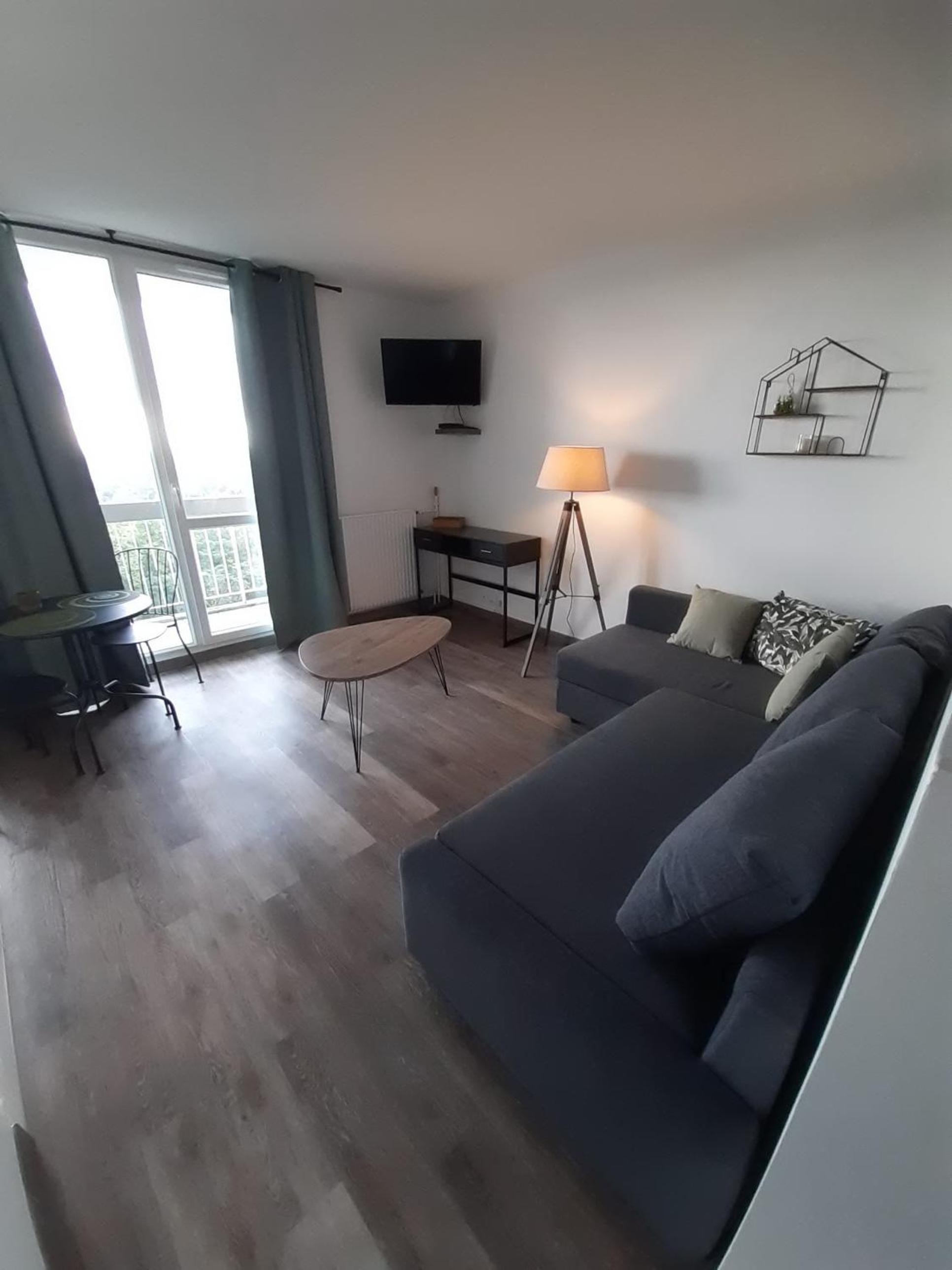 One-Bedroom Apartment photo 3