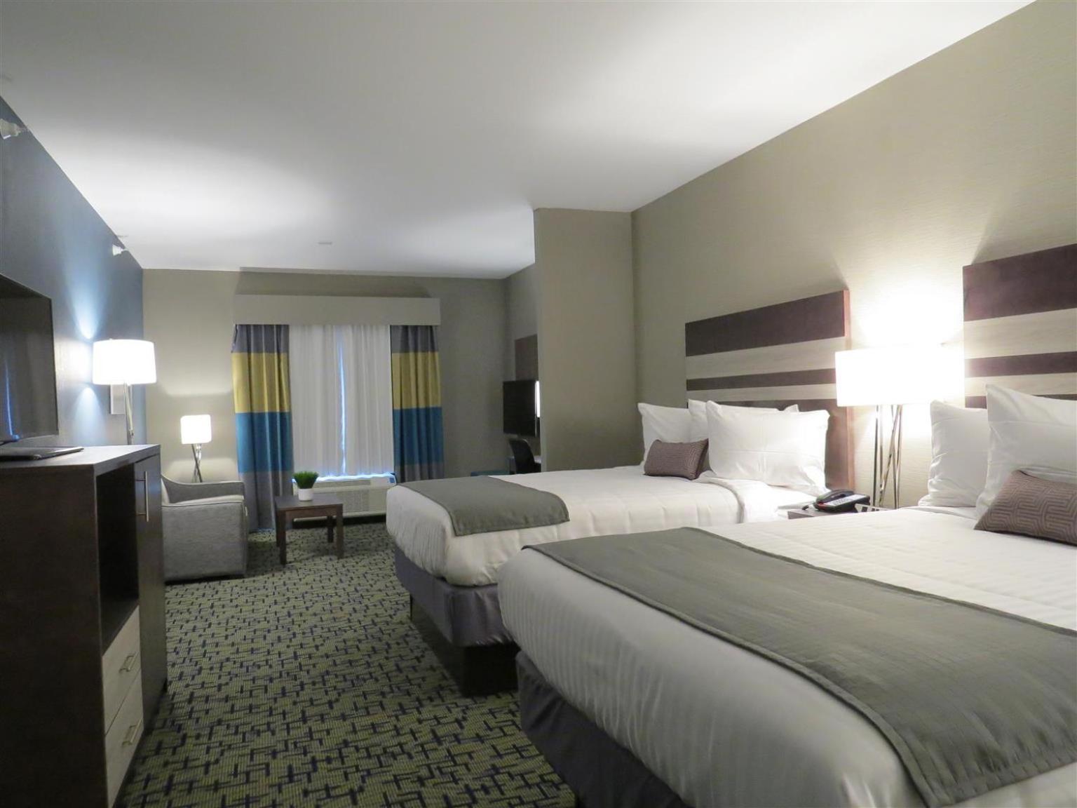 Queen Room with Two Queen Beds and Bath Tub - Disability Access