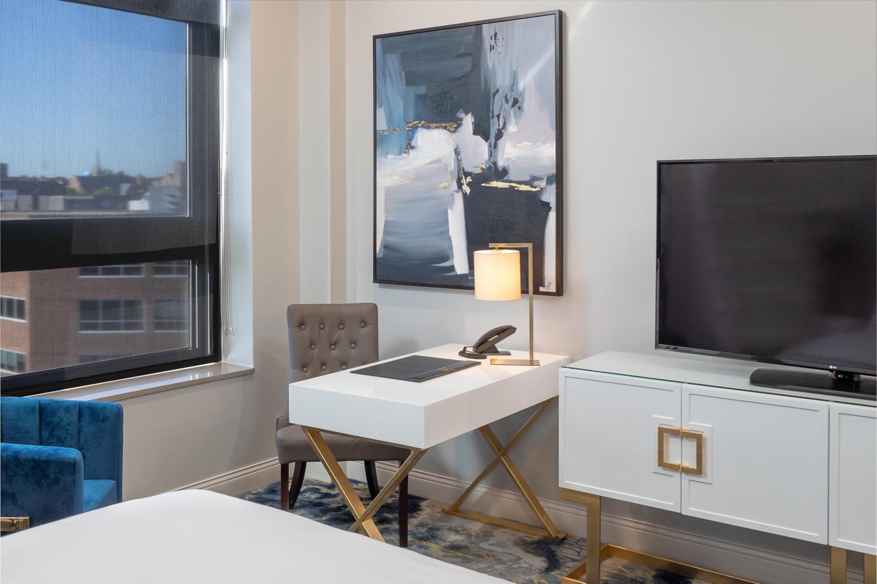 Standard King Room - Photo 7