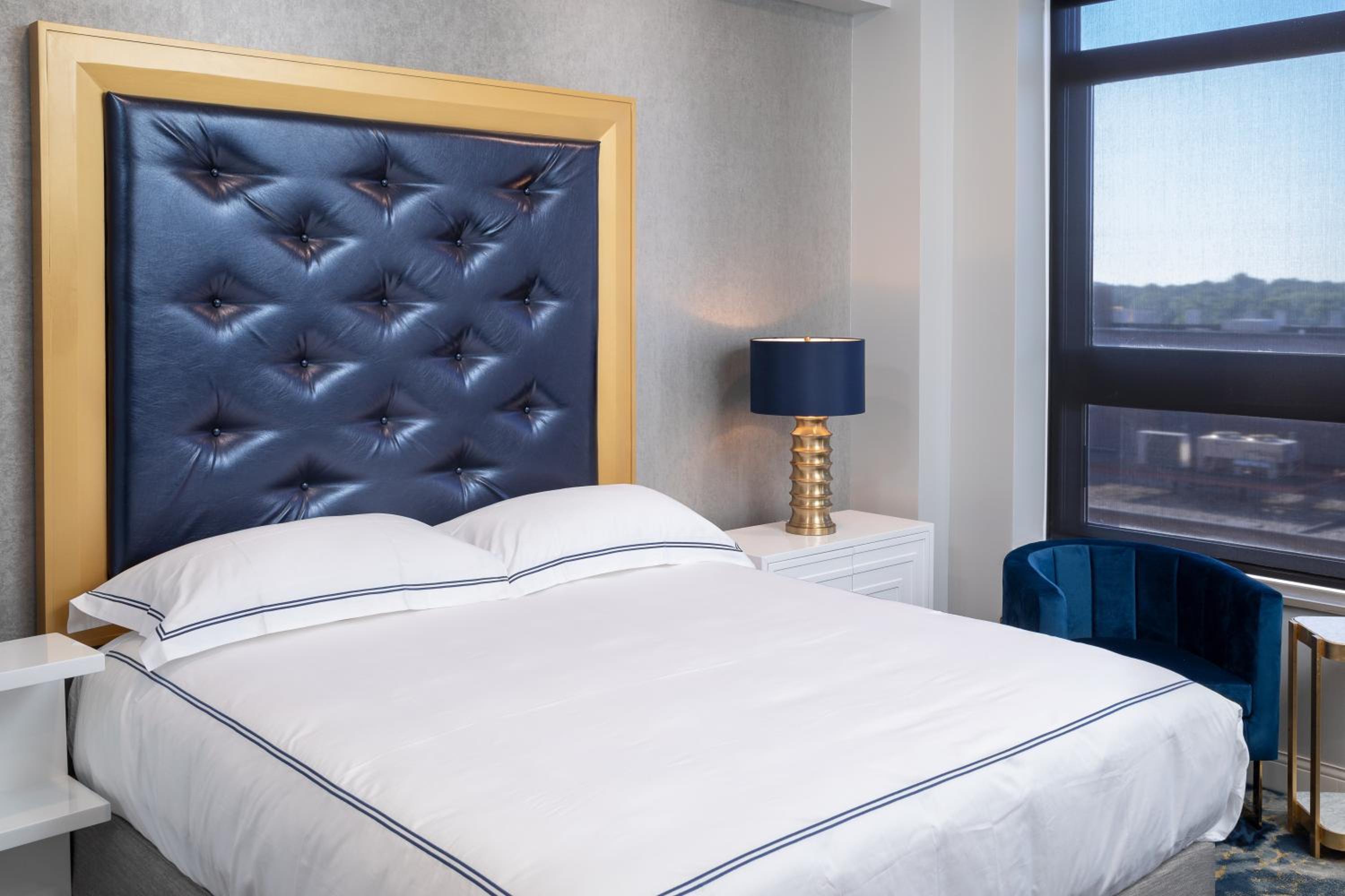 Standard King Room - Photo 4