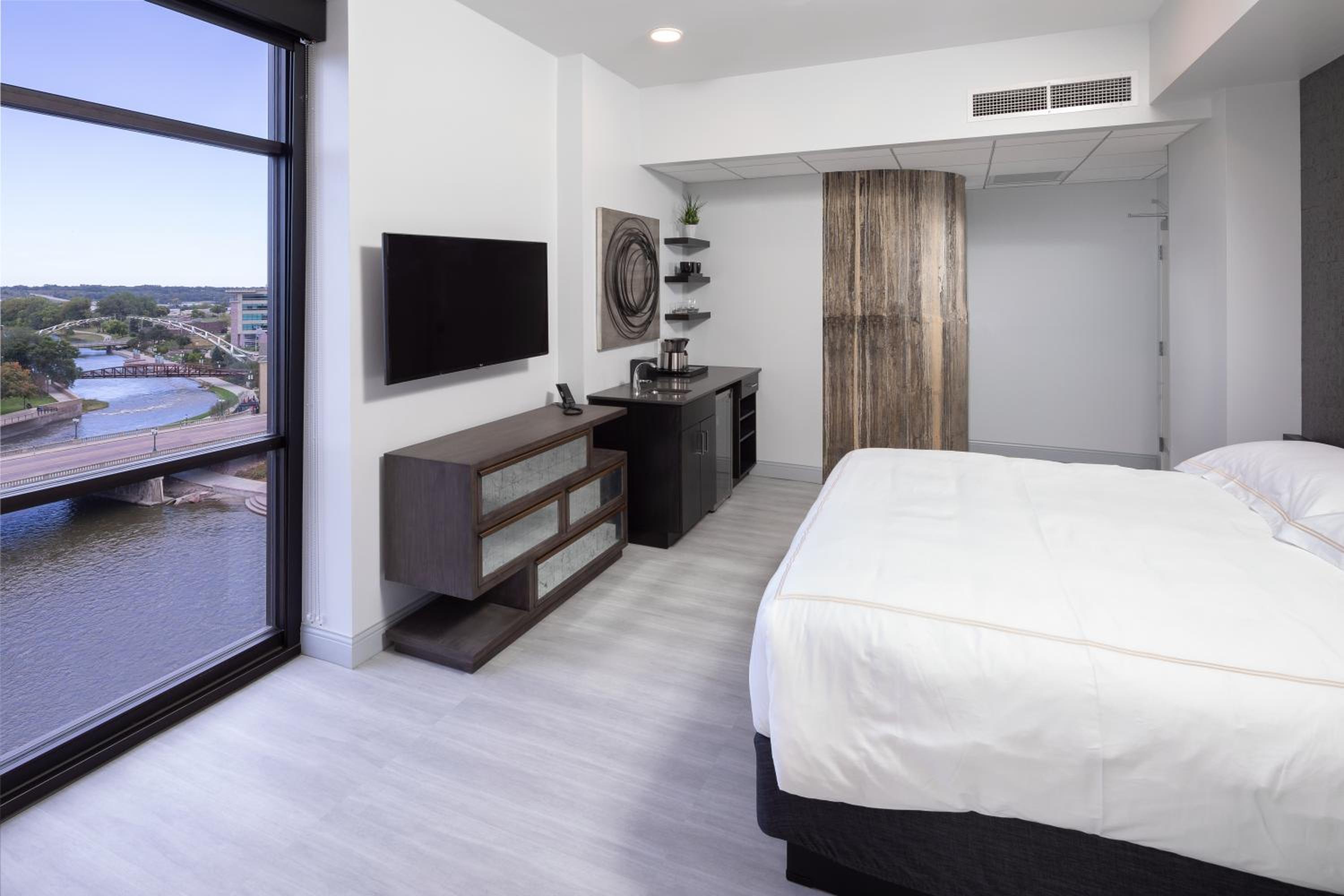 Superior King Room - Photo 3