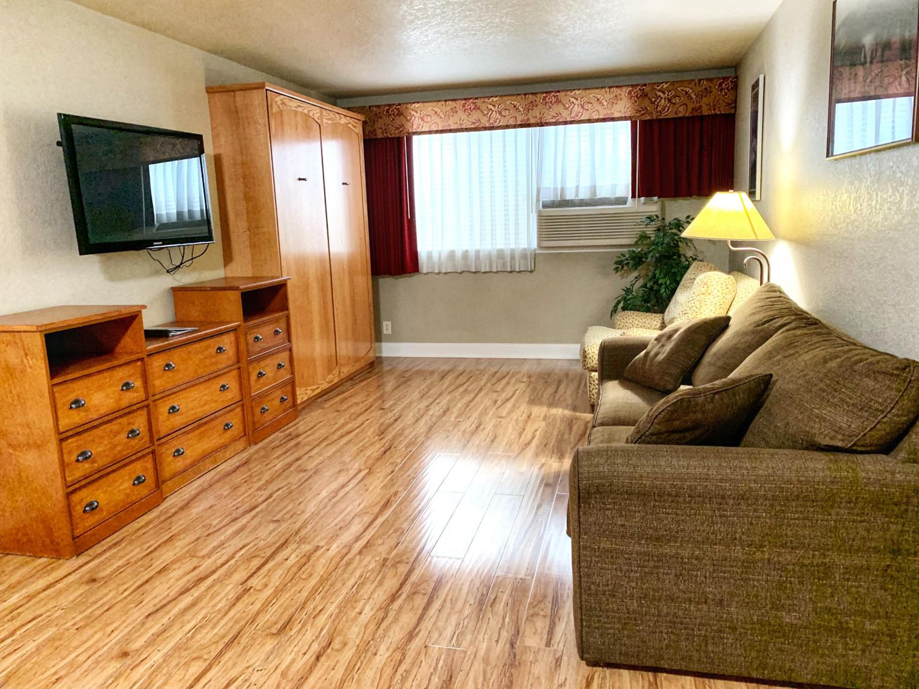 King Suite with Spa Bath photo 1