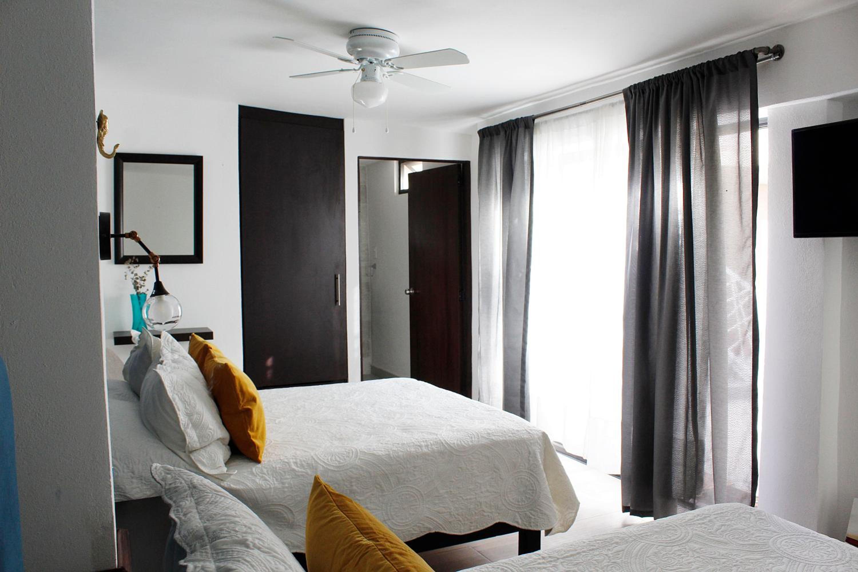 Double Room with Two Double Beds - Photo 3