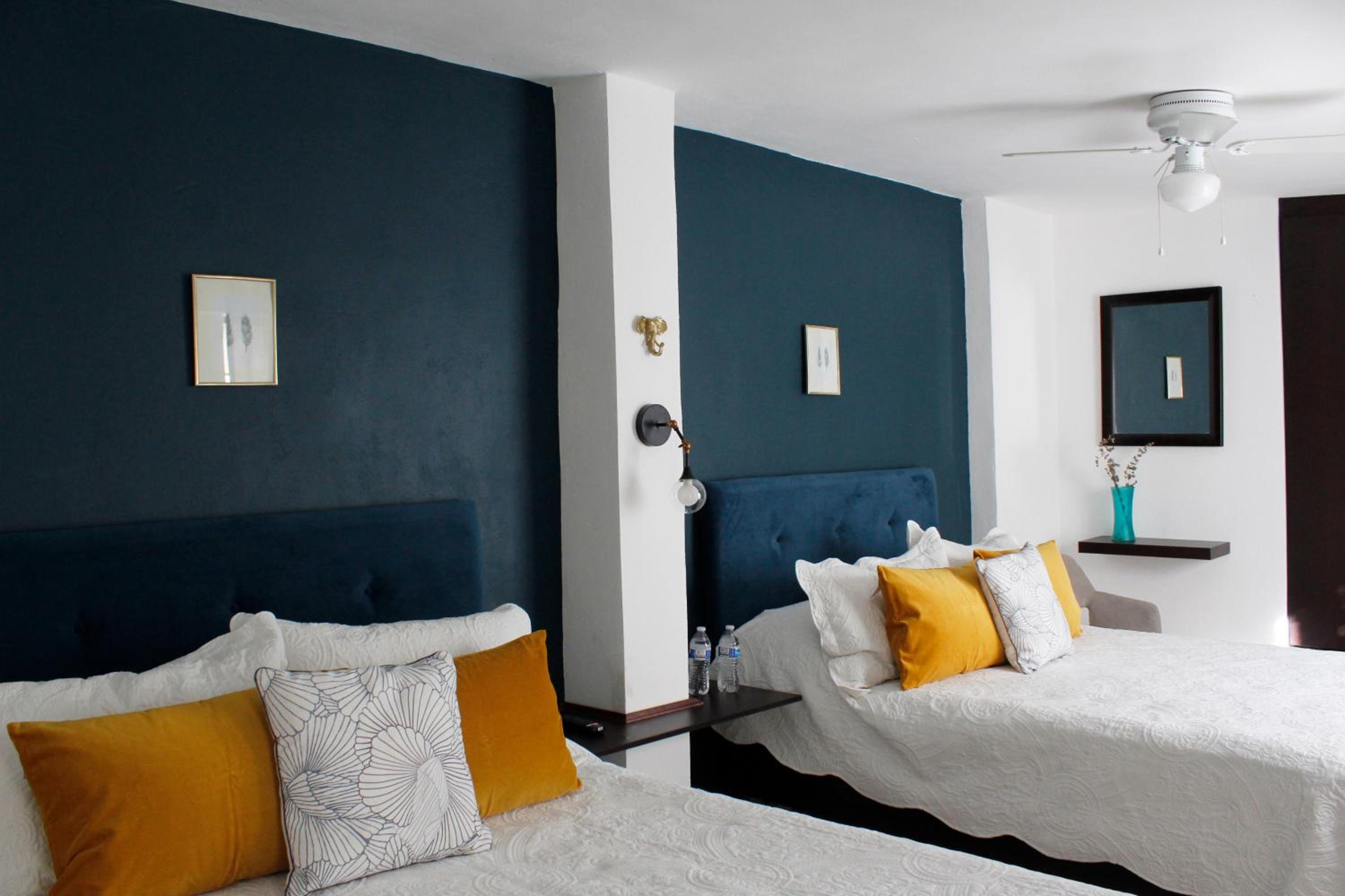 Double Room with Two Double Beds - Photo 2