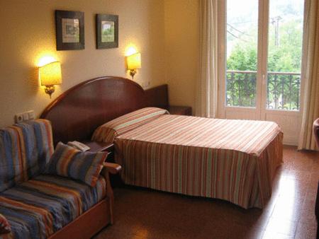 Habitación Doble o con Dos Camas con Cama Extra (2 Adultos + 1 Niño)