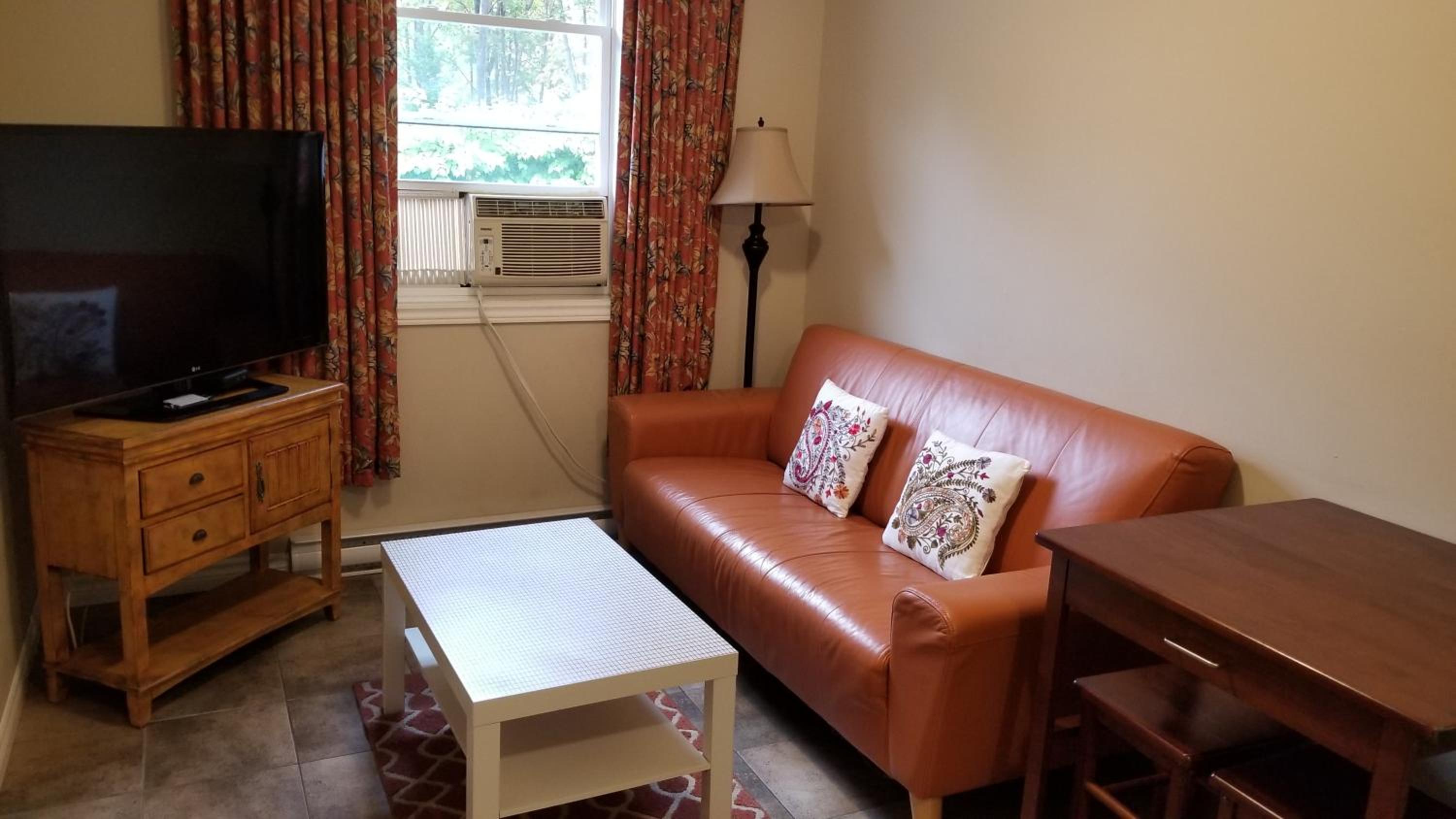 Two-Bedroom Apartment with two Single Beds photo 1