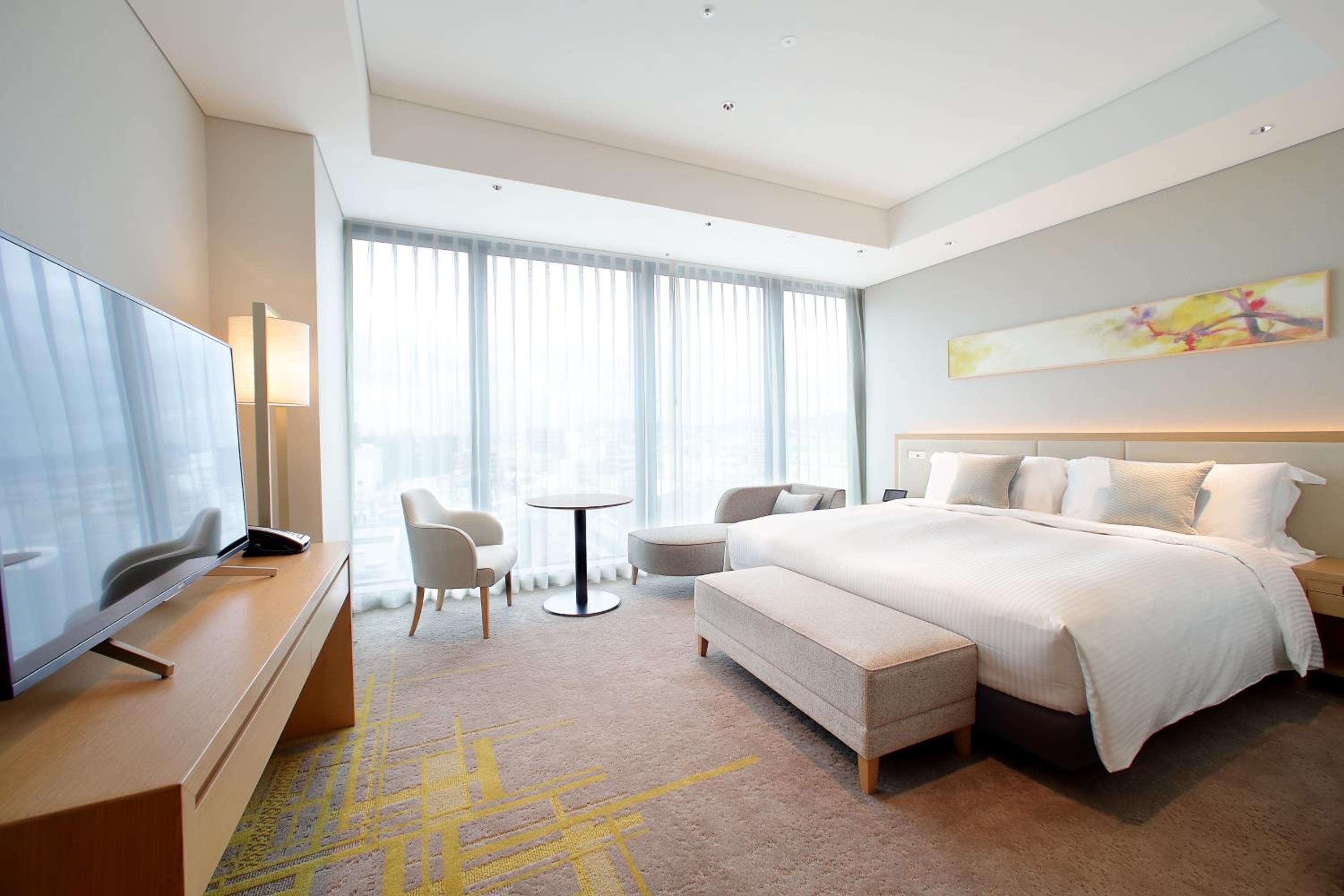 Deluxe King Room - Non-Smoking	 - Photo 12