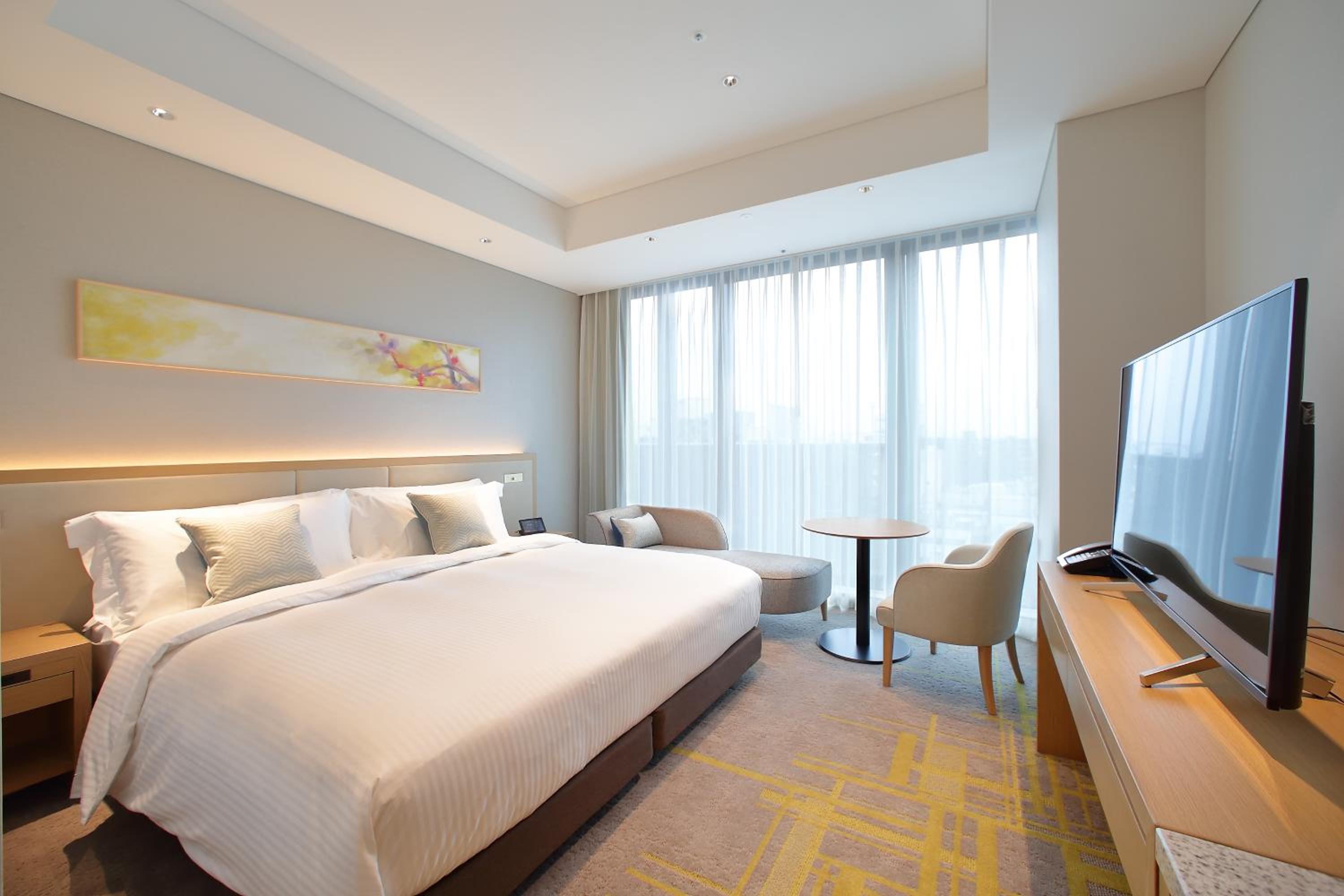 Superior King Room - Non-Smoking	 - Photo 6