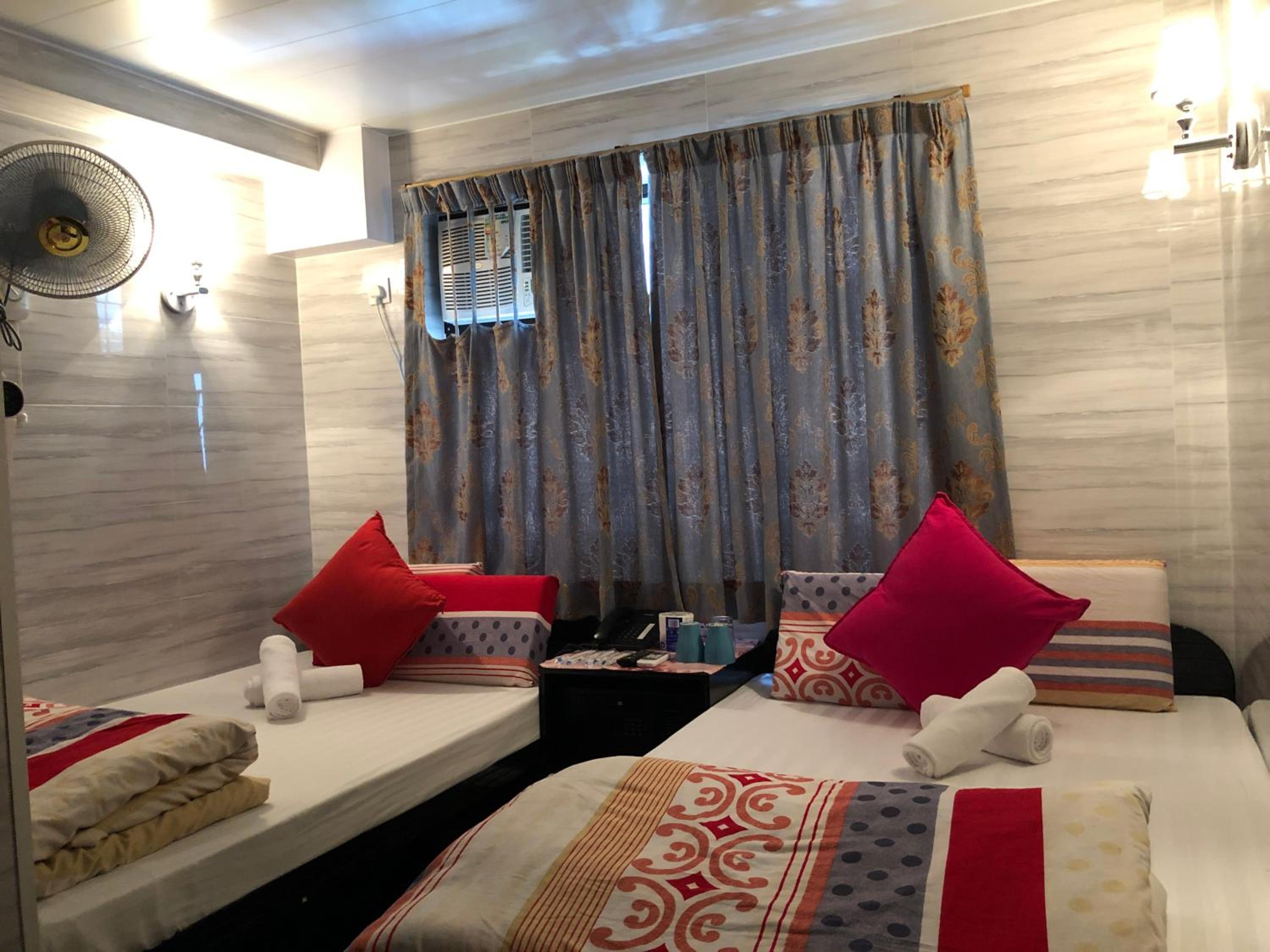 Deluxe Family Room