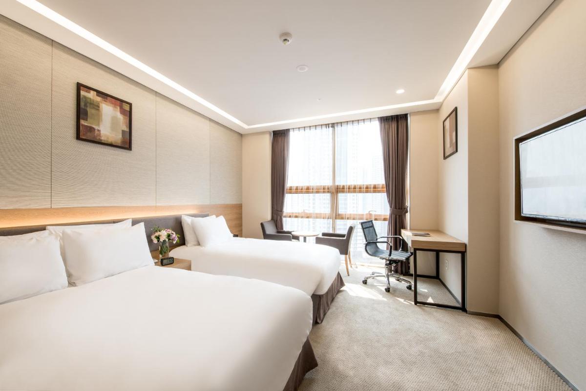 Premier Family Twin Room photo 2