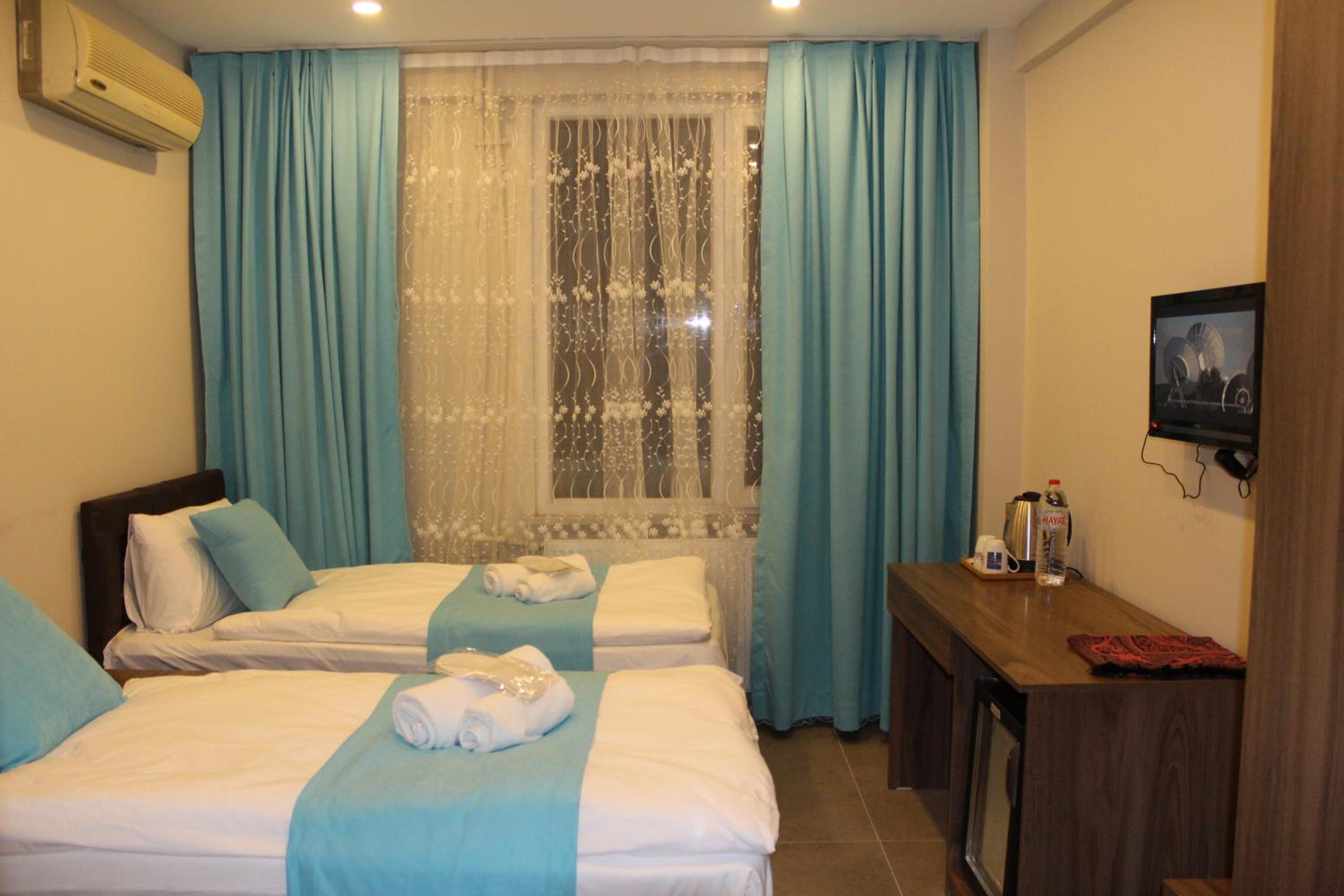 Standard Double or Twin Room photo 2