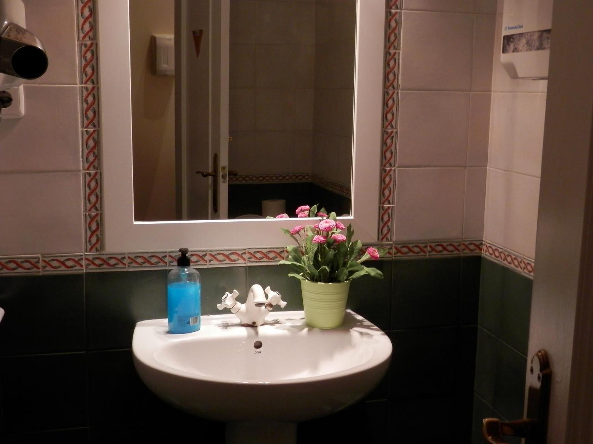 Bed in 4-Bed Female Dormitory Room with Shared Bathroom photo 3