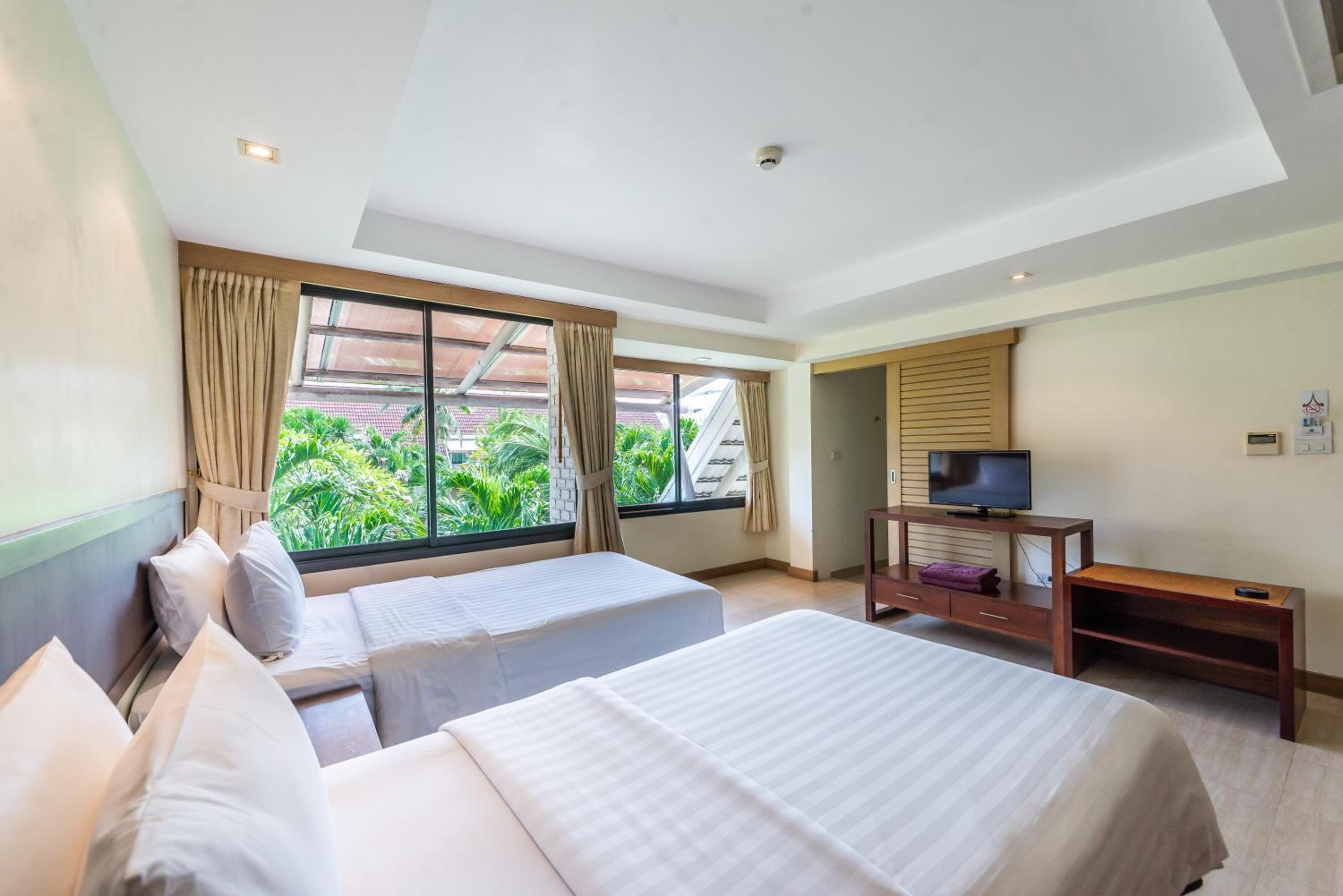 Cabana Superior Double Or Twin Room thumbnail 5