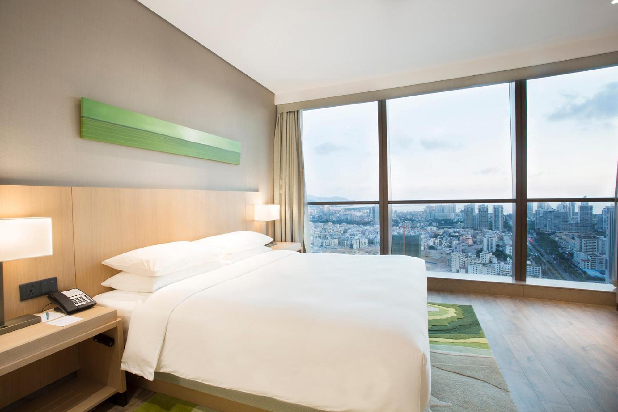 King Room with Sofa Bed and Ocean View photo 3