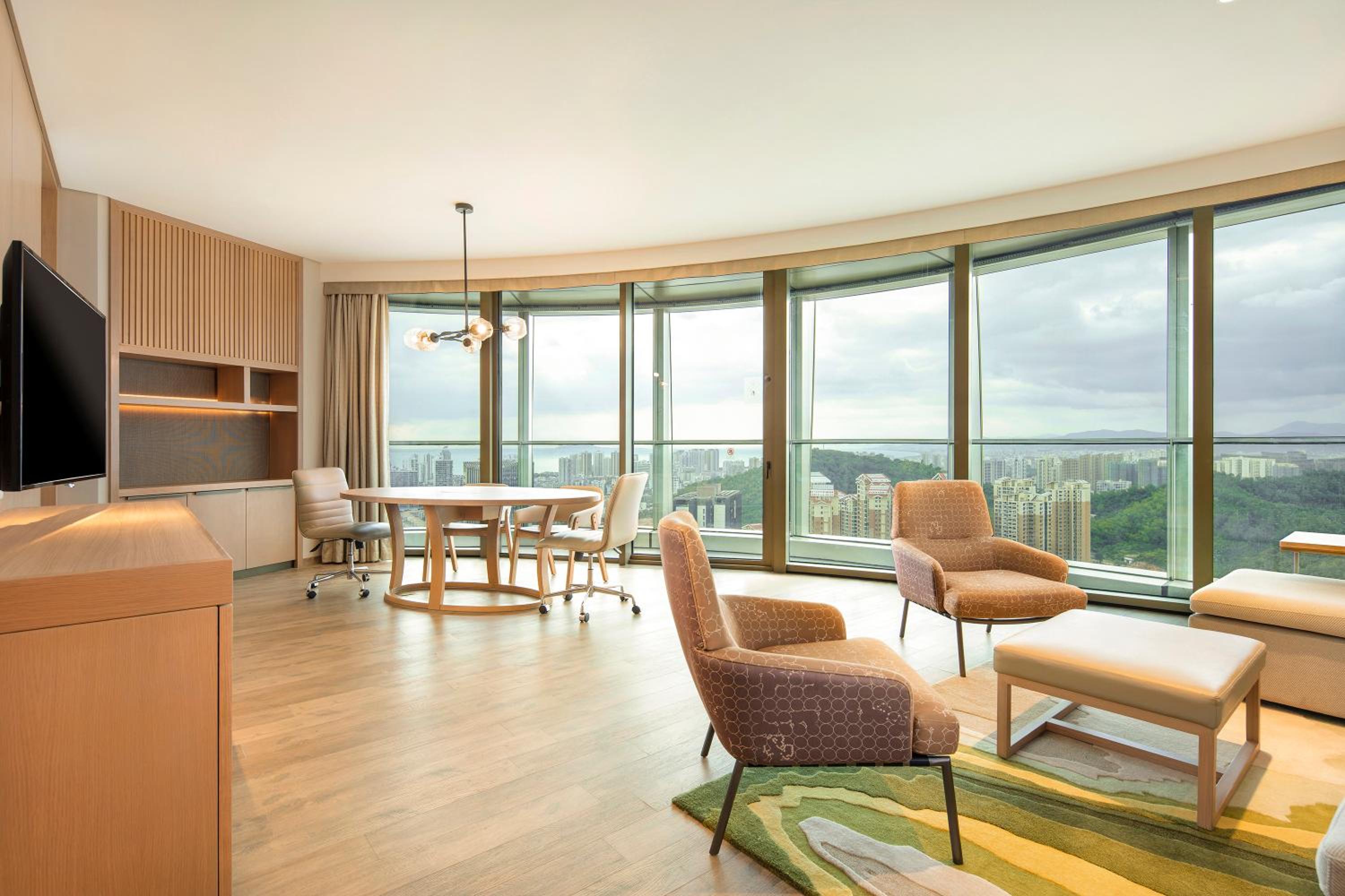 King Suite with Sofa Bed and Ocean View photo 3