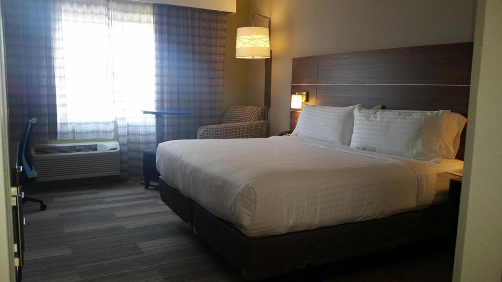 Standard King Room - Communications Accessible