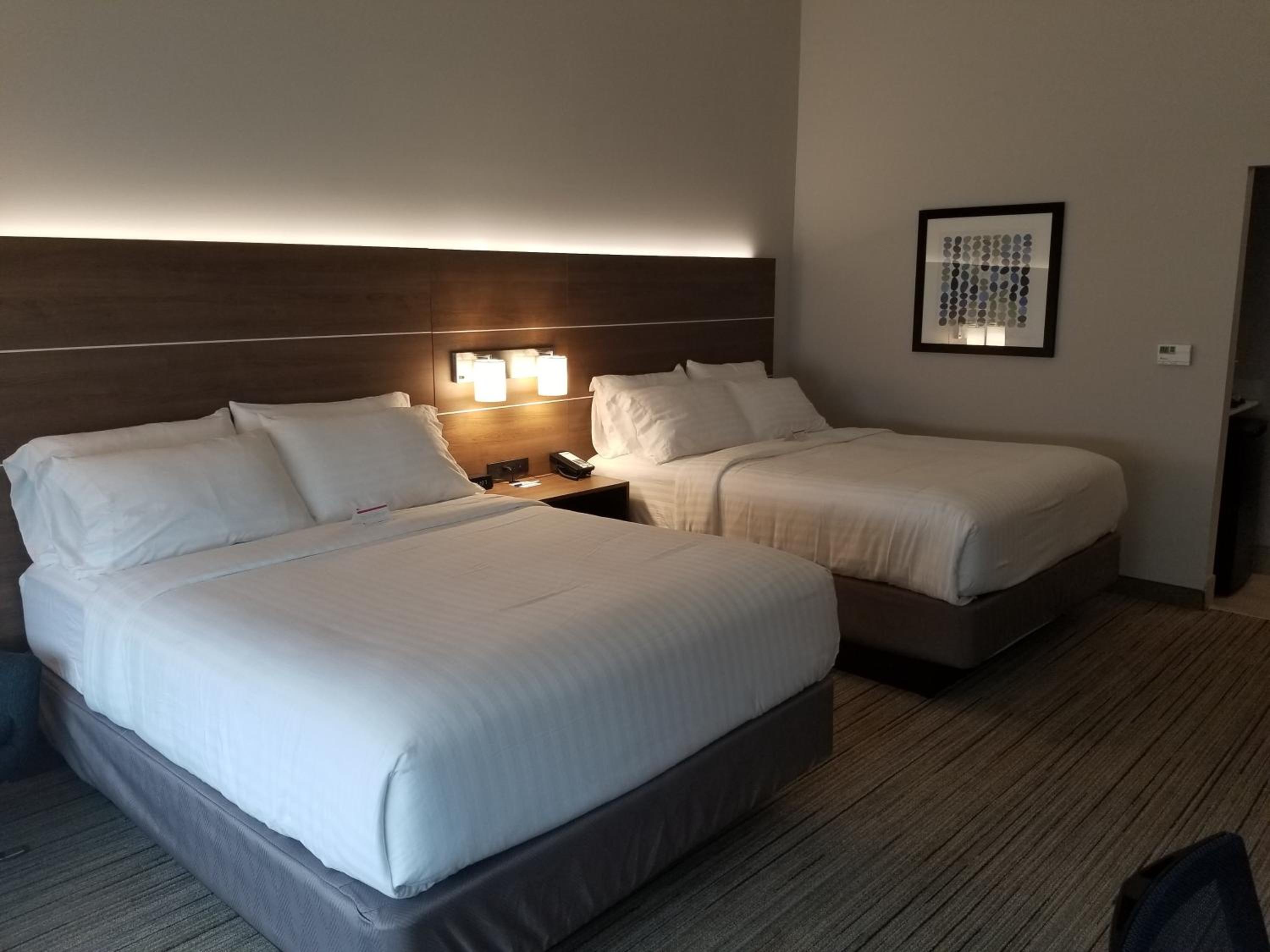 Standard Queen Room with Two Queen Beds - Communications Accessible