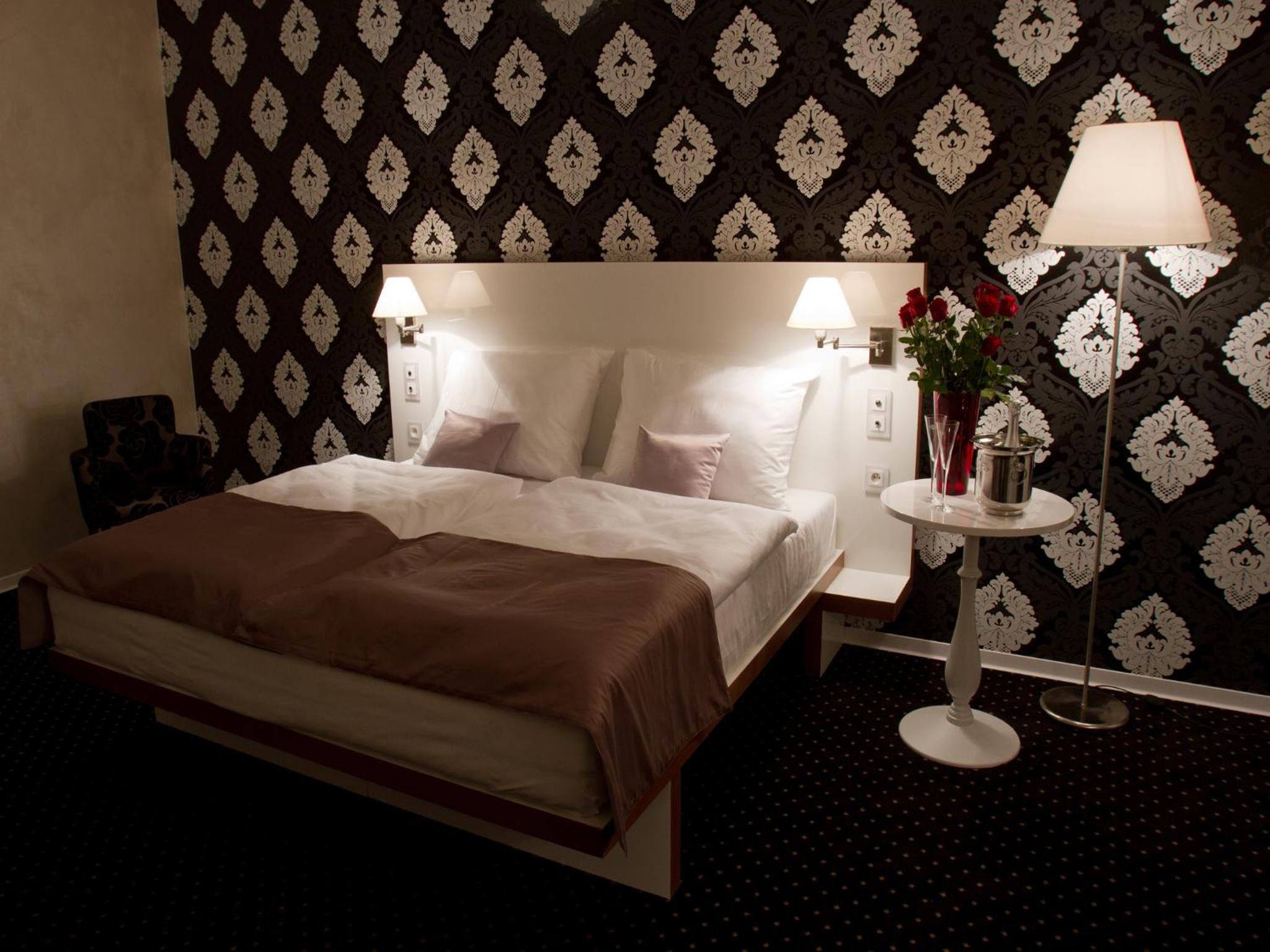 Double or Twin Room - Photo 5