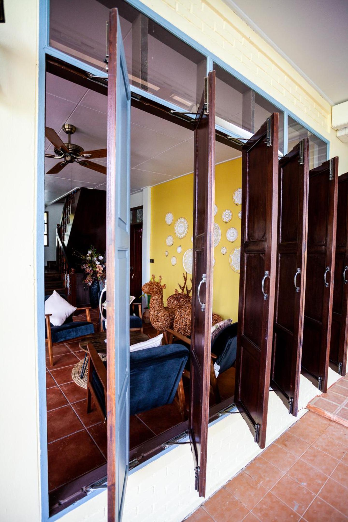 Four-Bedroom House - Photo 2