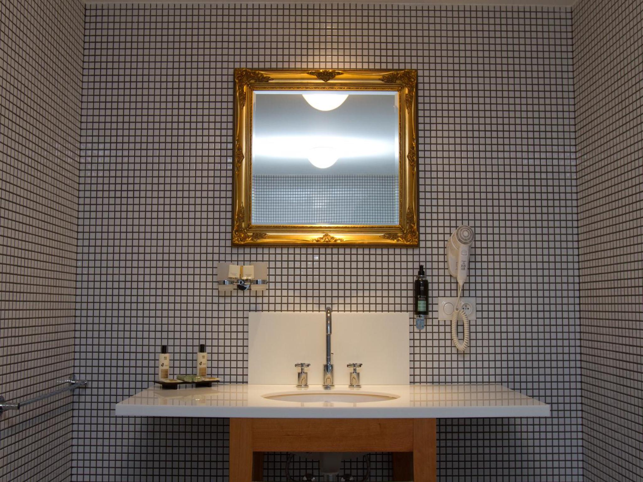 Double or Twin Room - Photo 10