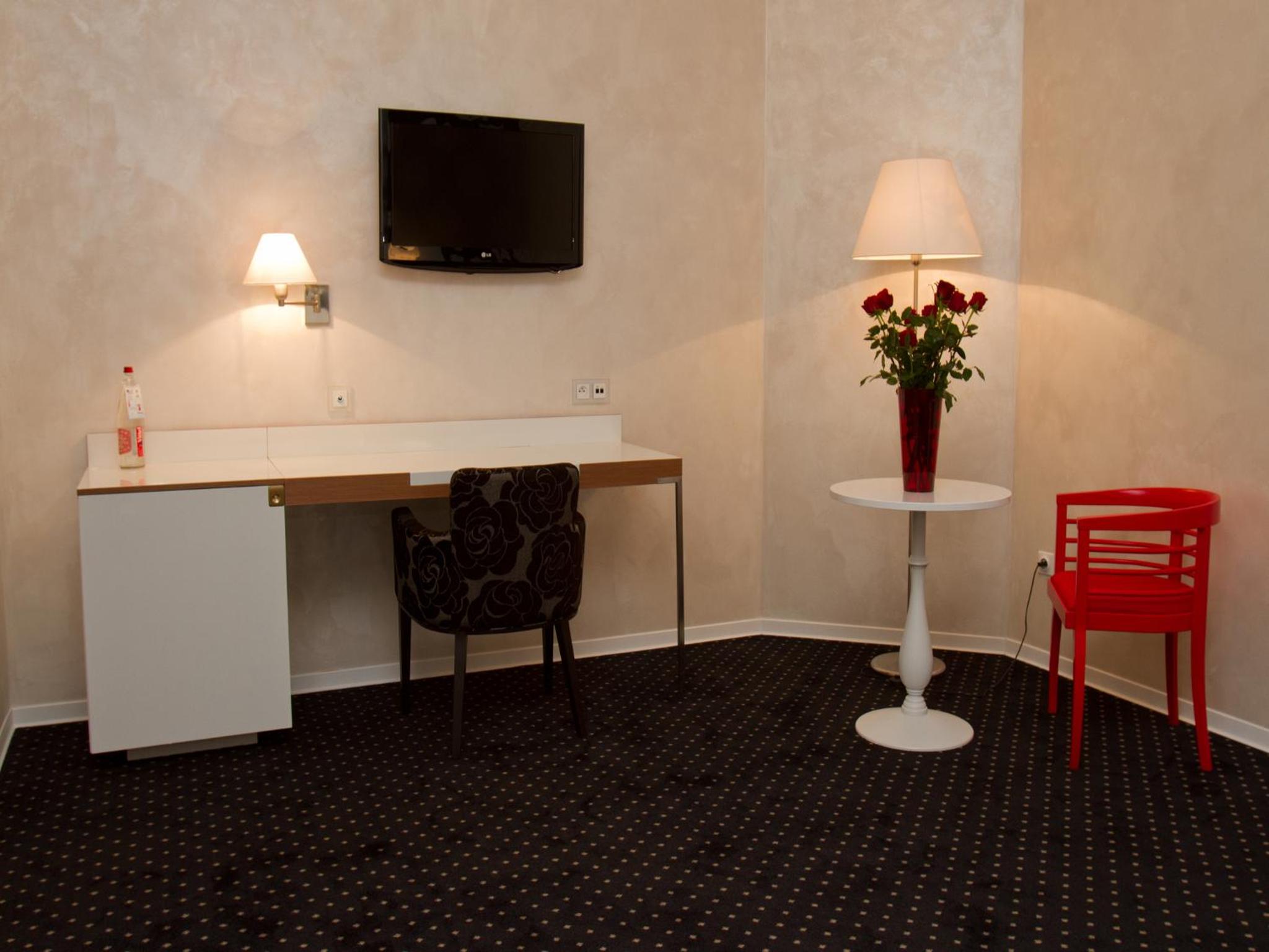 Double or Twin Room - Photo 7