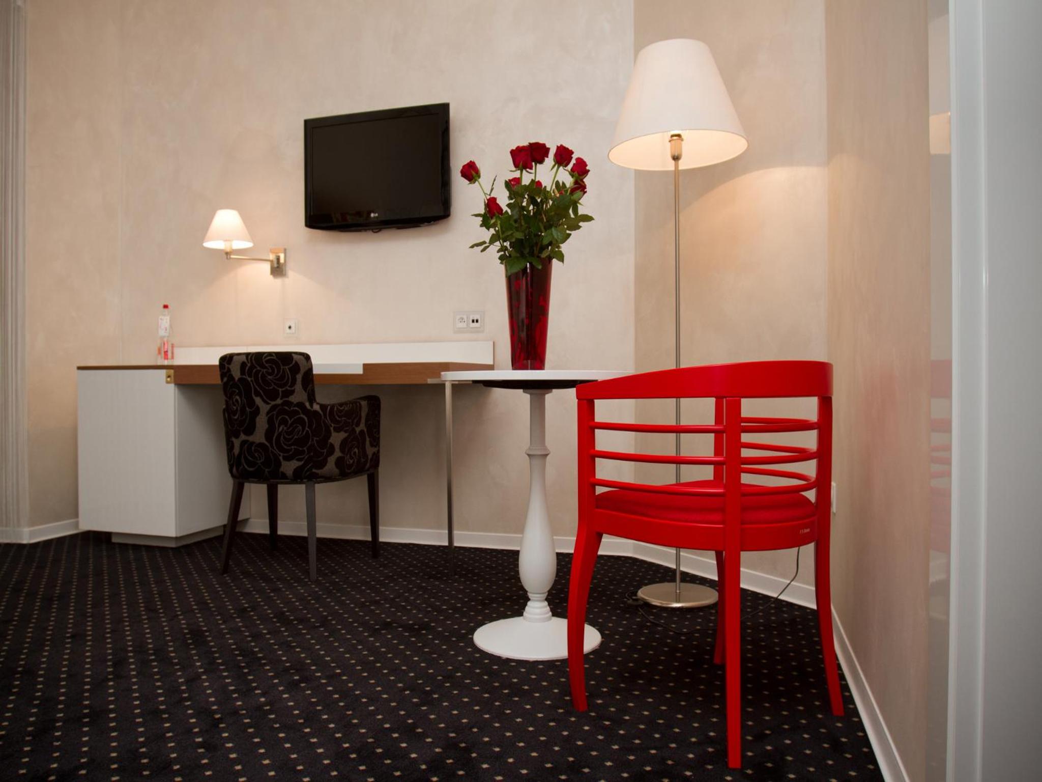 Double or Twin Room - Photo 17
