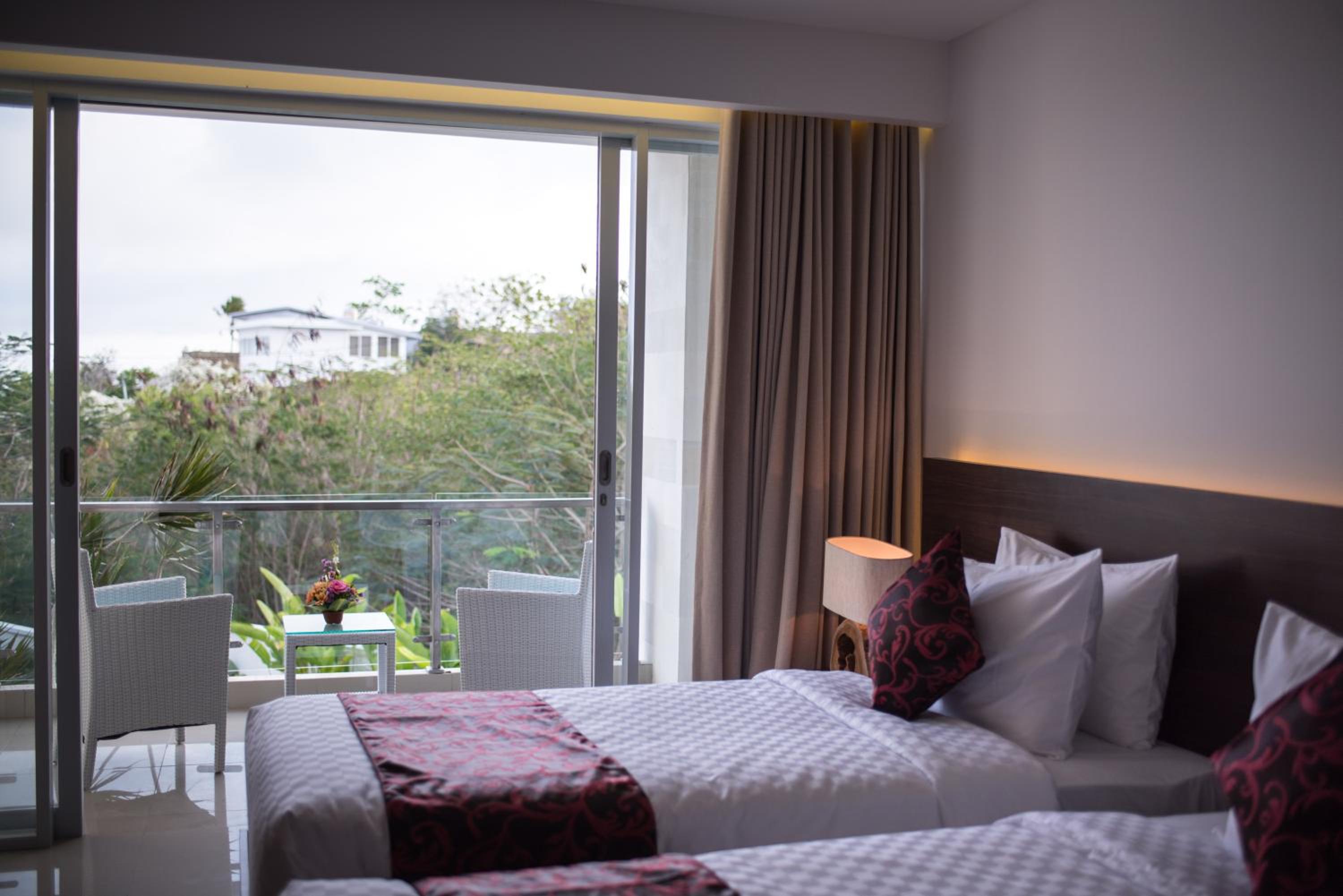 Twin Room with Balcony - Photo 8