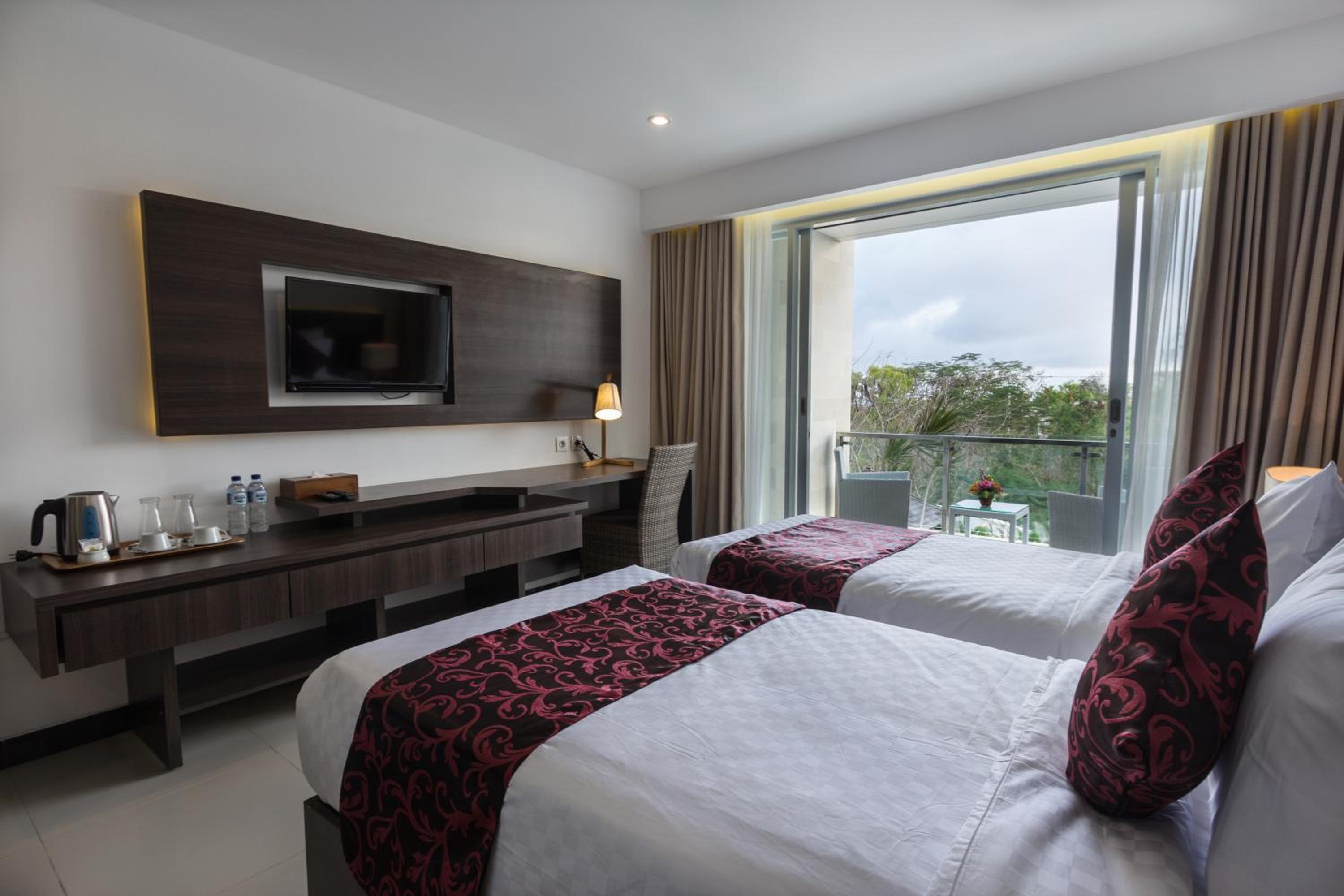Twin Room with Balcony - Photo 6