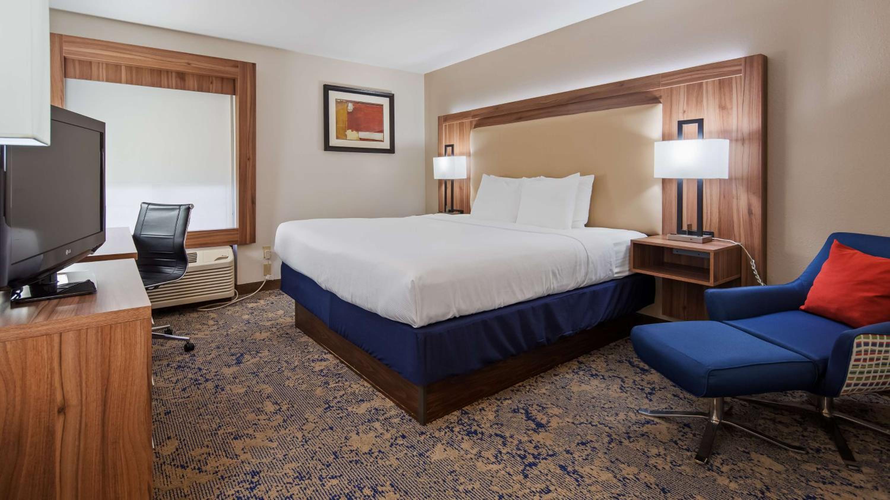 King Room with Jetted Tub - Photo 1