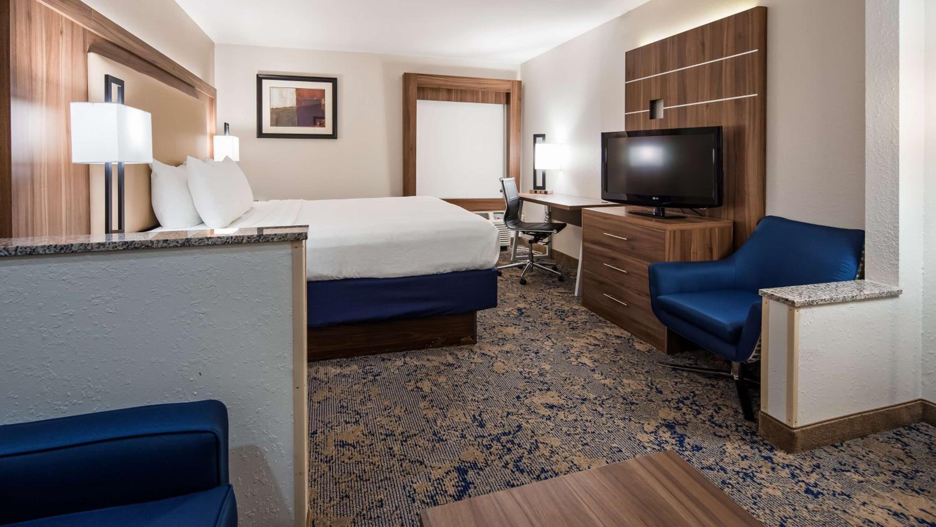 Executive King Room with Sofa Bed - Non Smoking - Photo 1