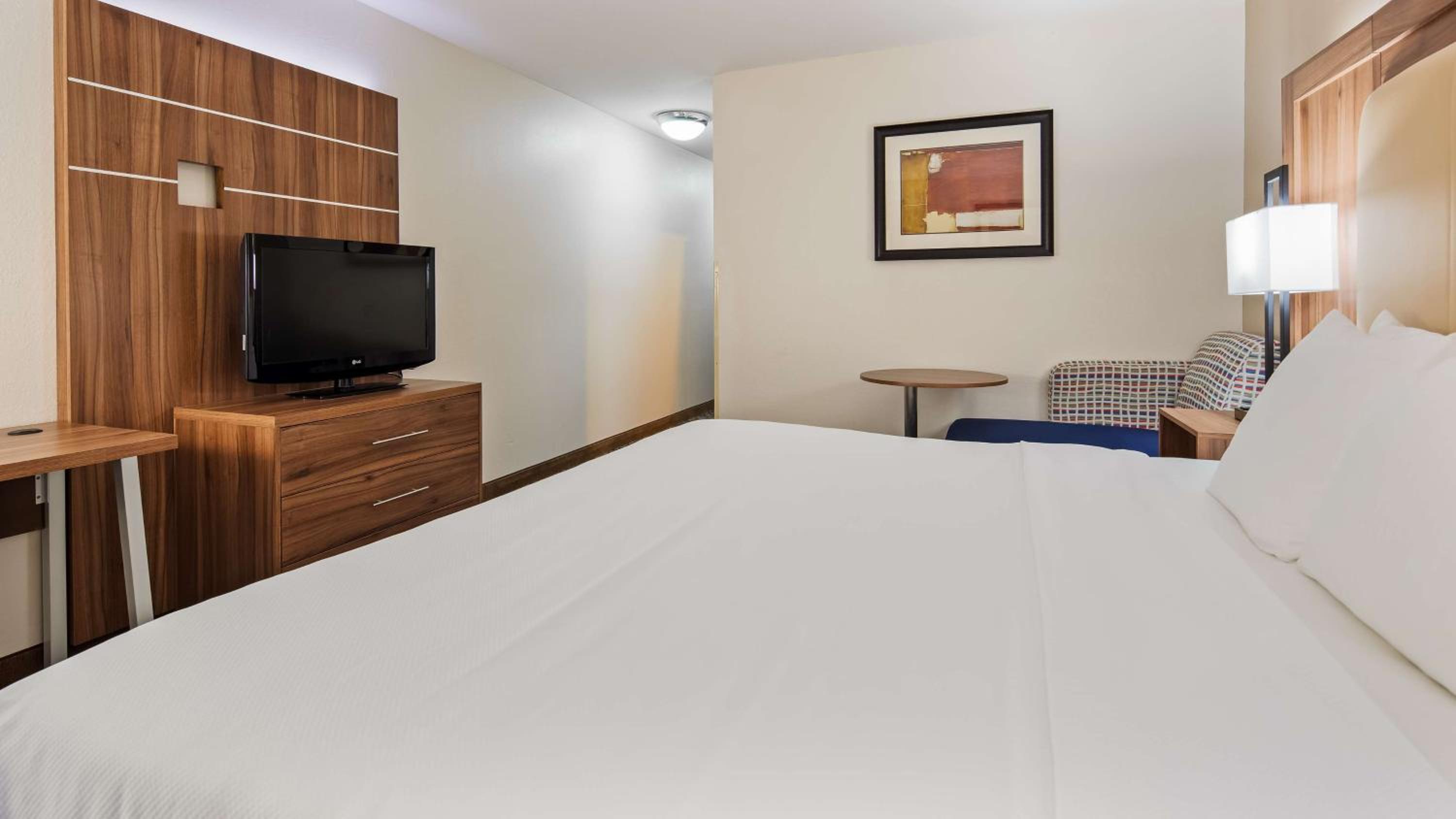 King Room - Non-Smoking - Photo 1