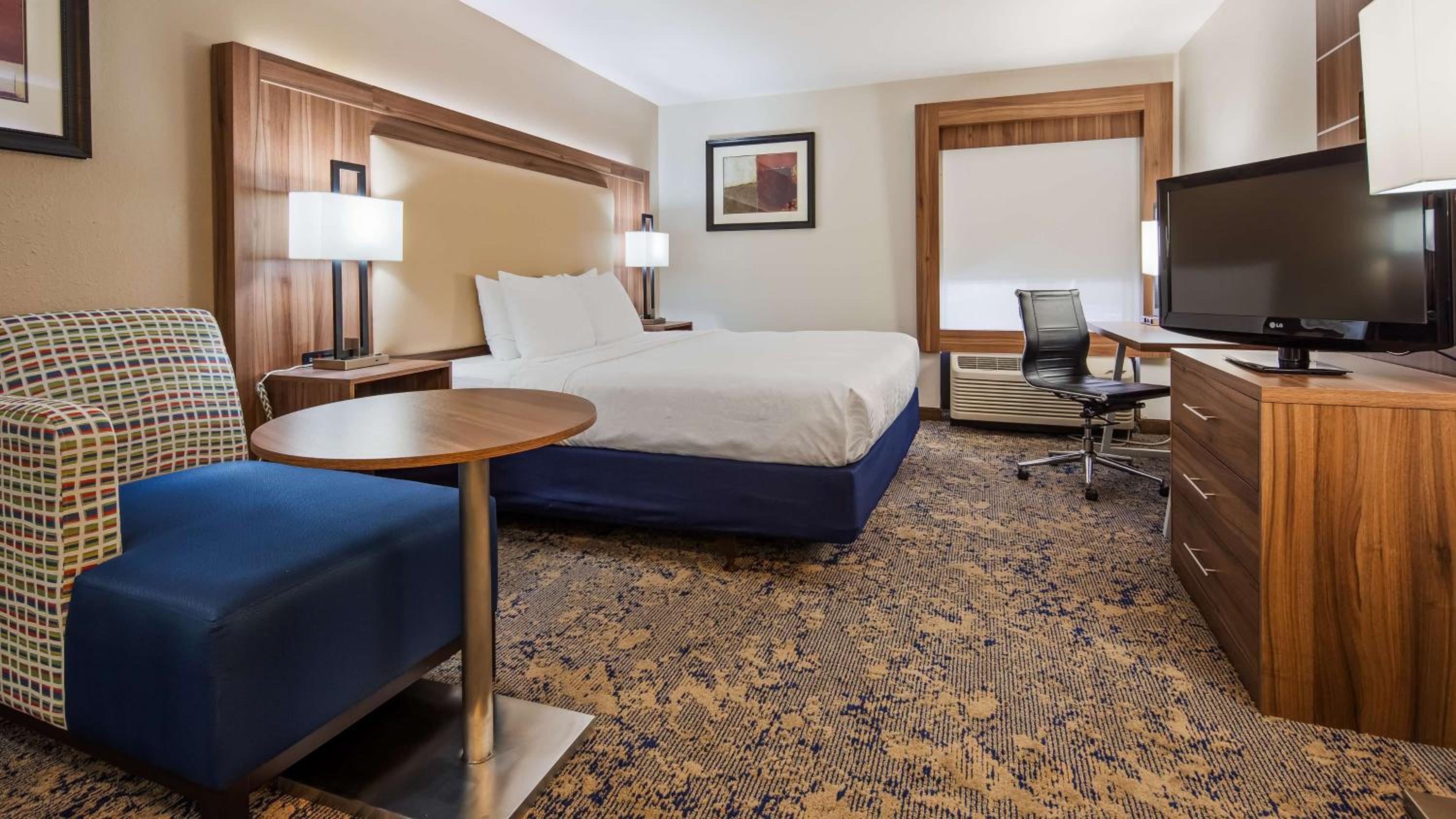 Executive King Room with Sofa Bed - Non Smoking - Photo 8