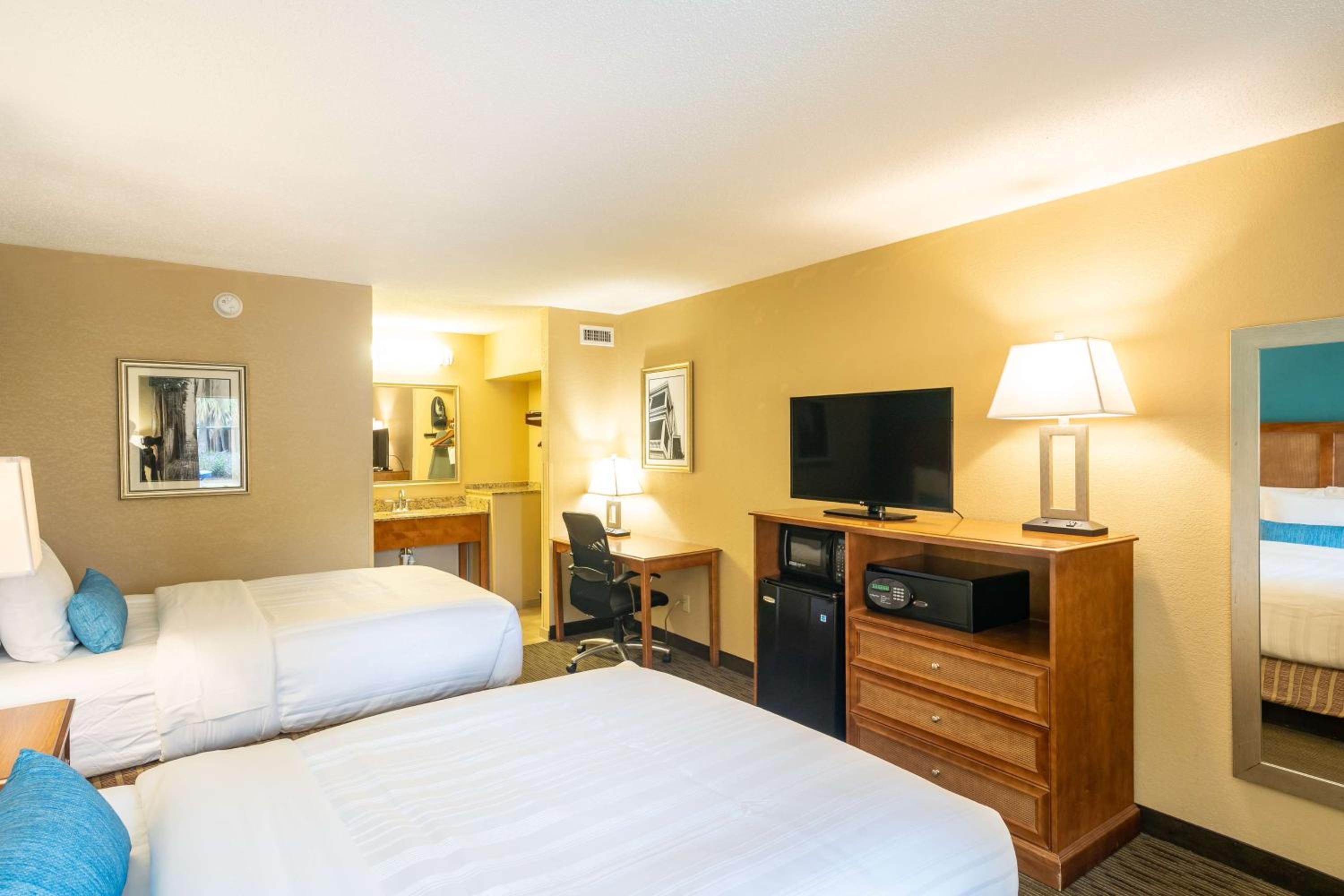 Double Room with Two Double Beds - Non-Smoking - Photo 4