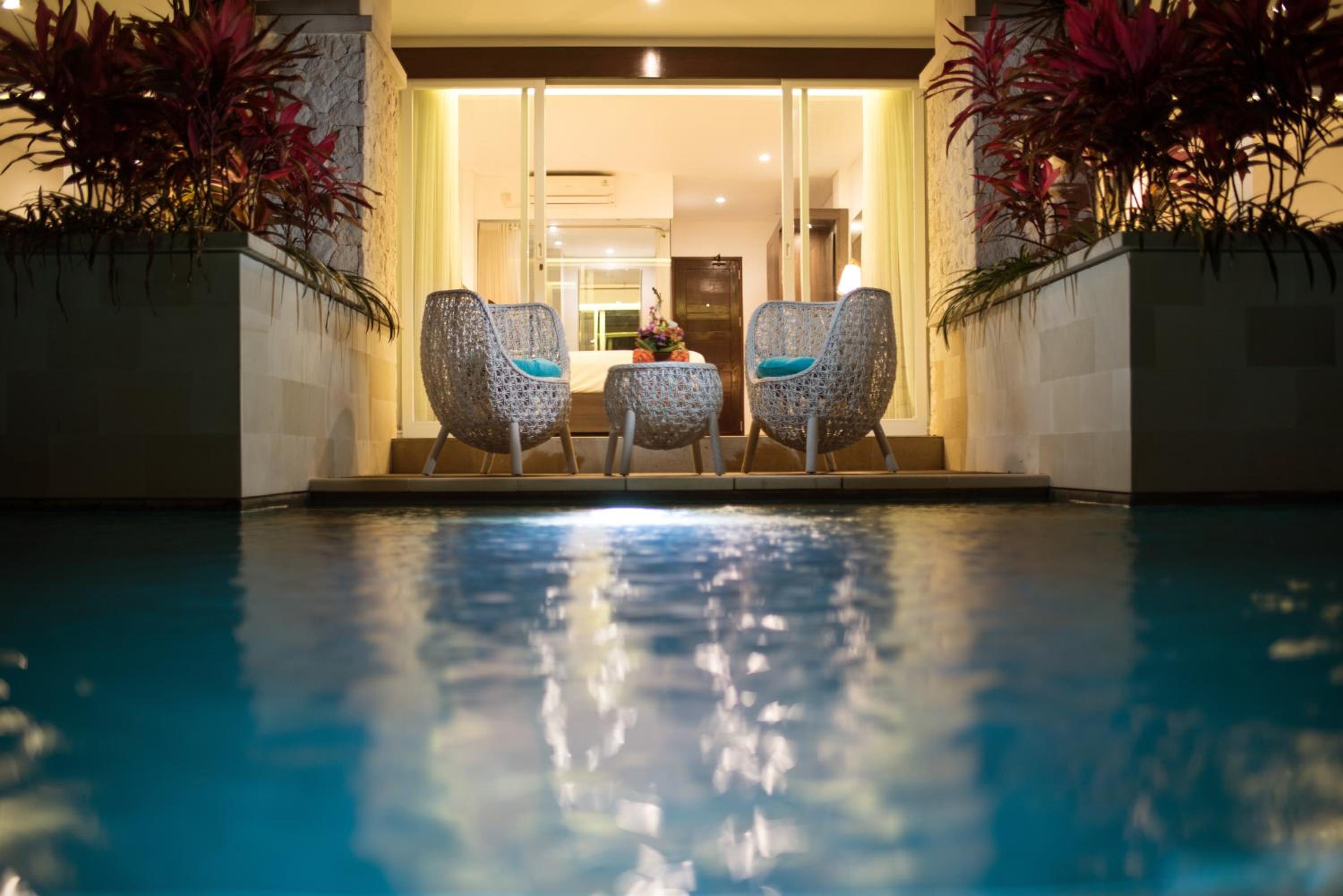 Deluxe Room With Pool Access - Photo 9