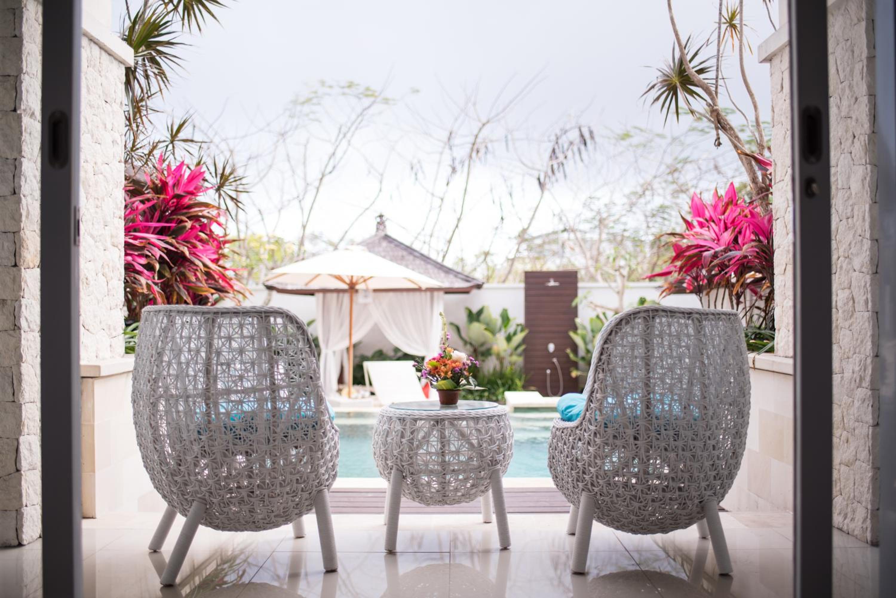 Deluxe Room With Pool Access - Photo 8