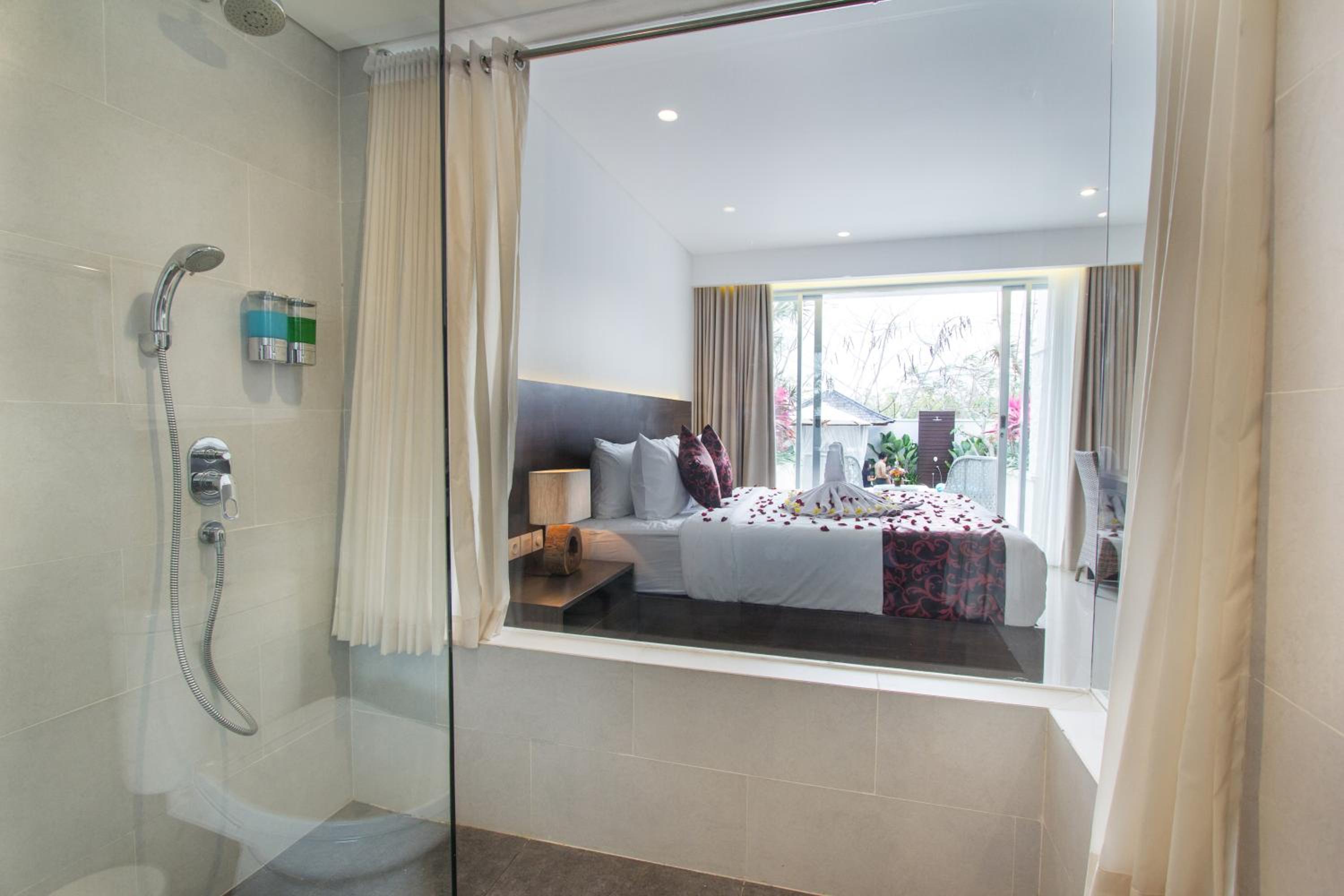 Deluxe Room With Pool Access - Photo 5