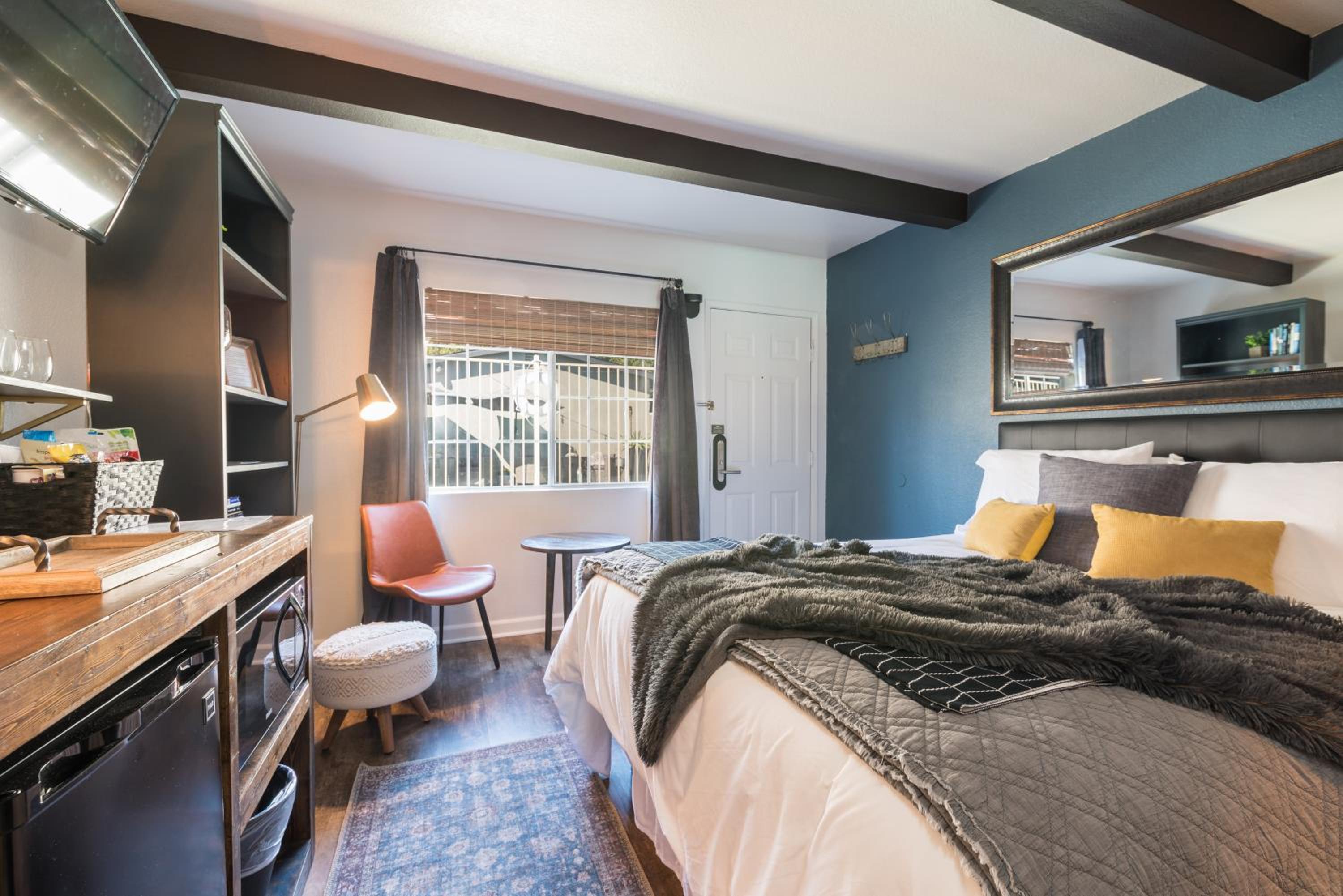 Queen Room - Photo 9