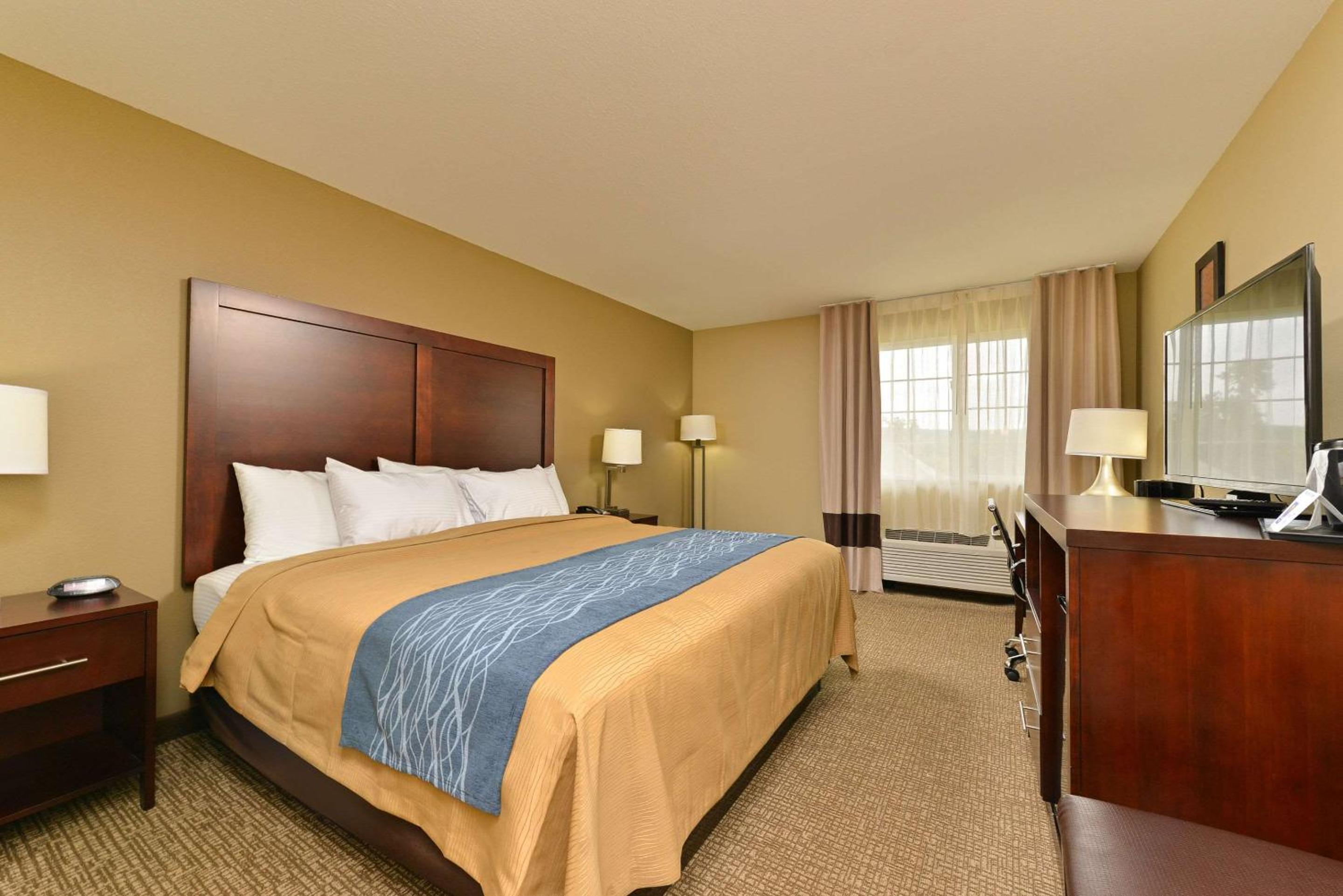 King Room - Non-Smoking photo 2
