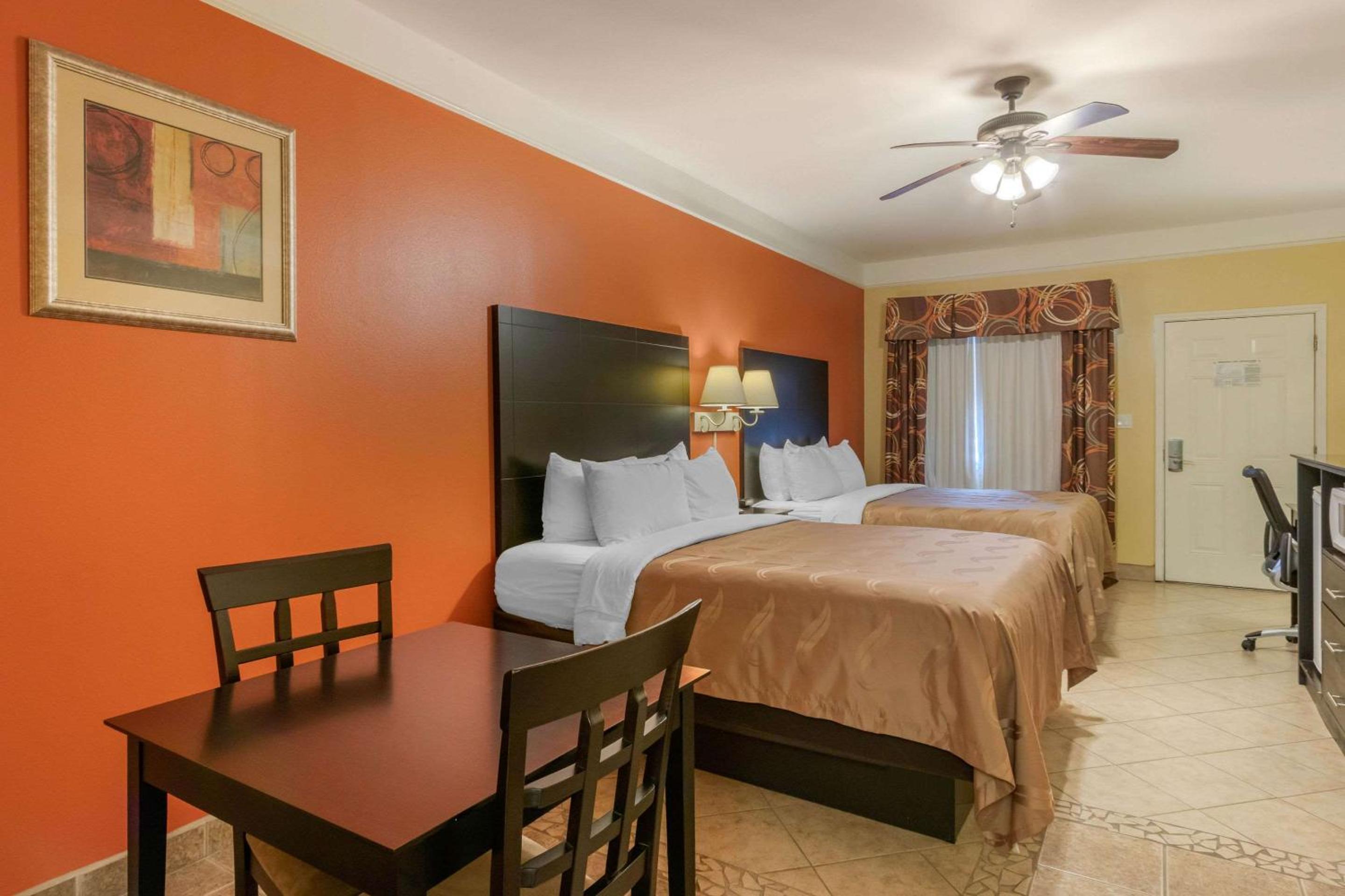 Queen Room with Two Queen Beds - Non-Smoking - Photo 1