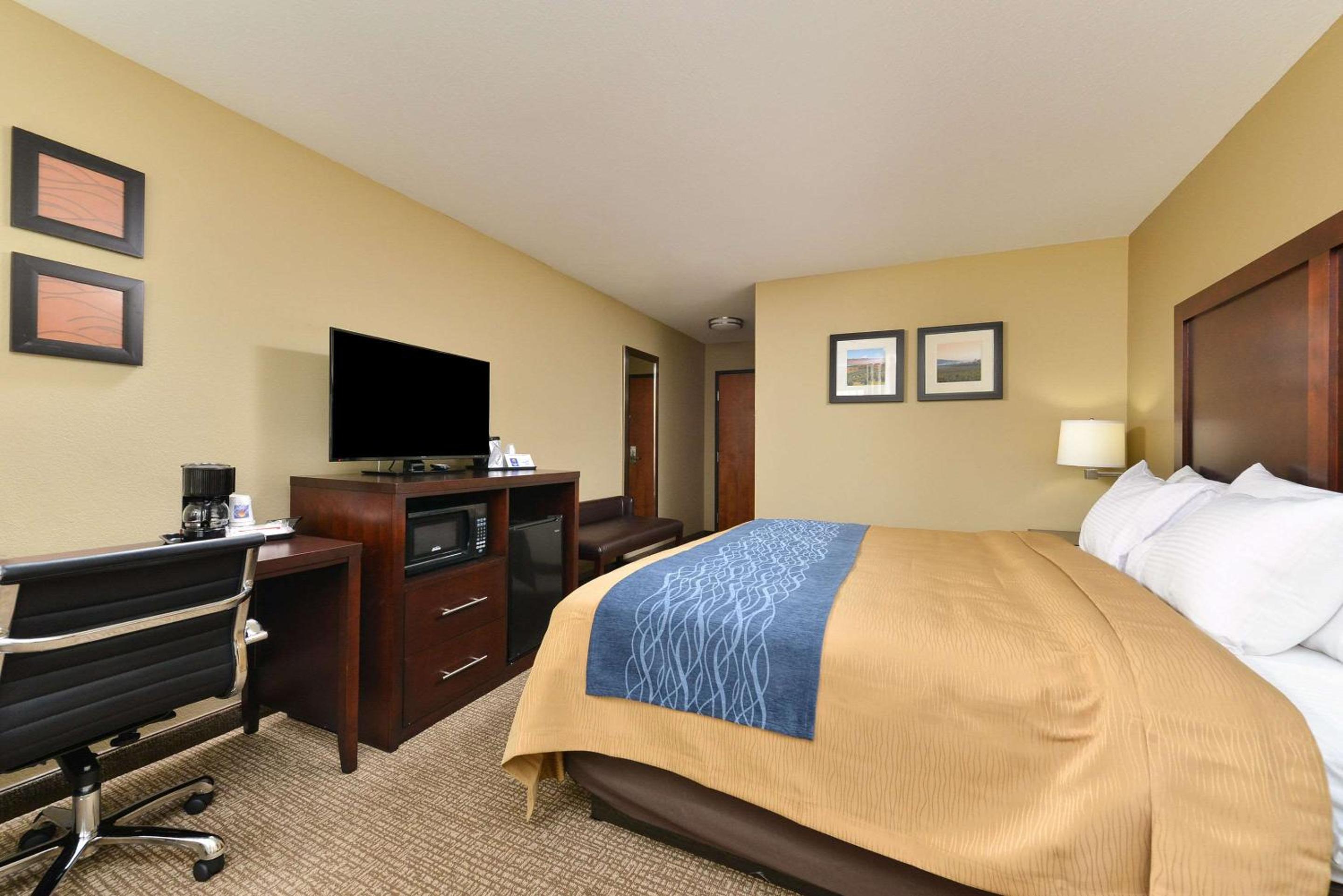King Room - Non-Smoking photo 3