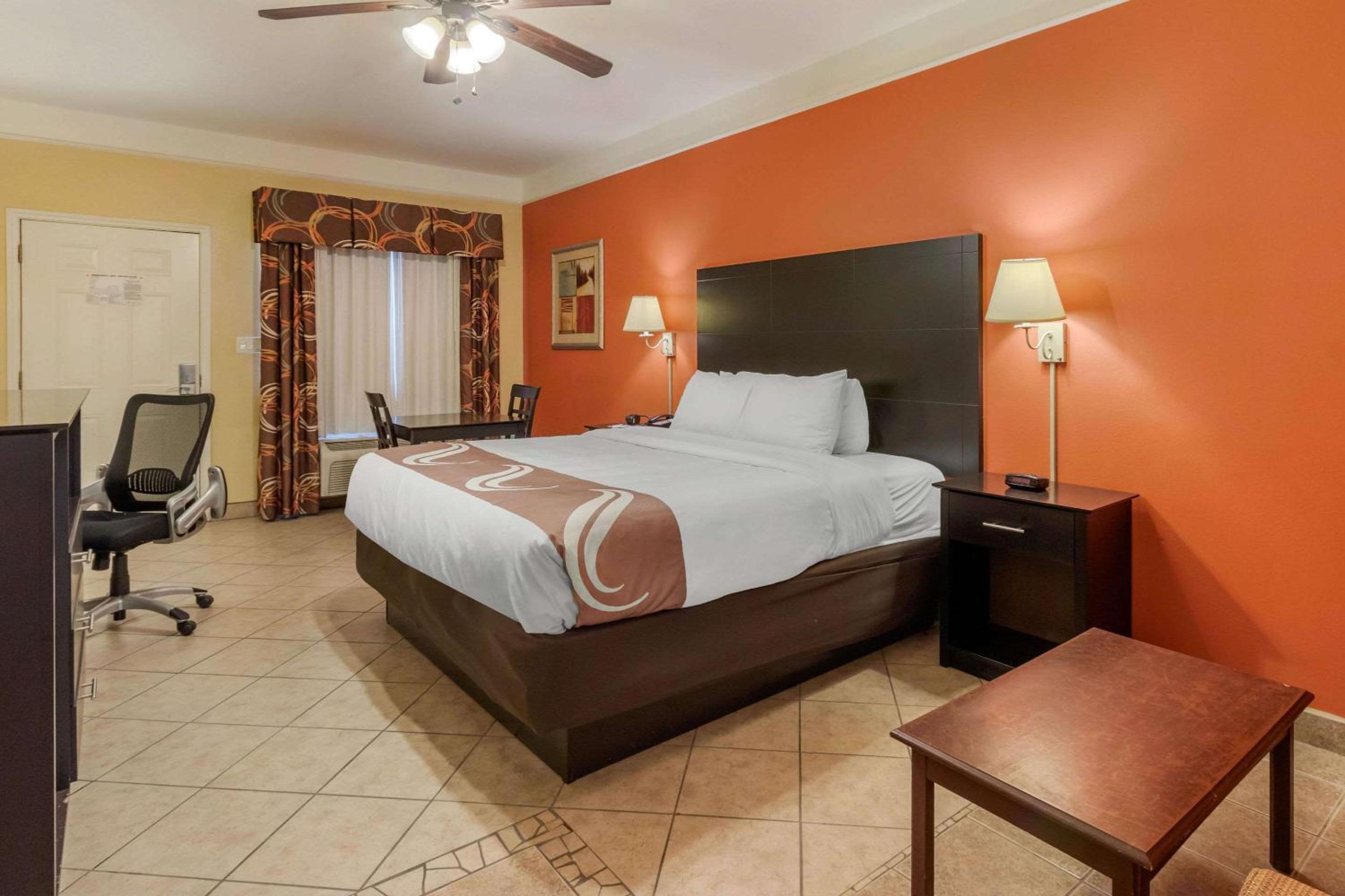 King Room - Non-Smoking - Photo 6