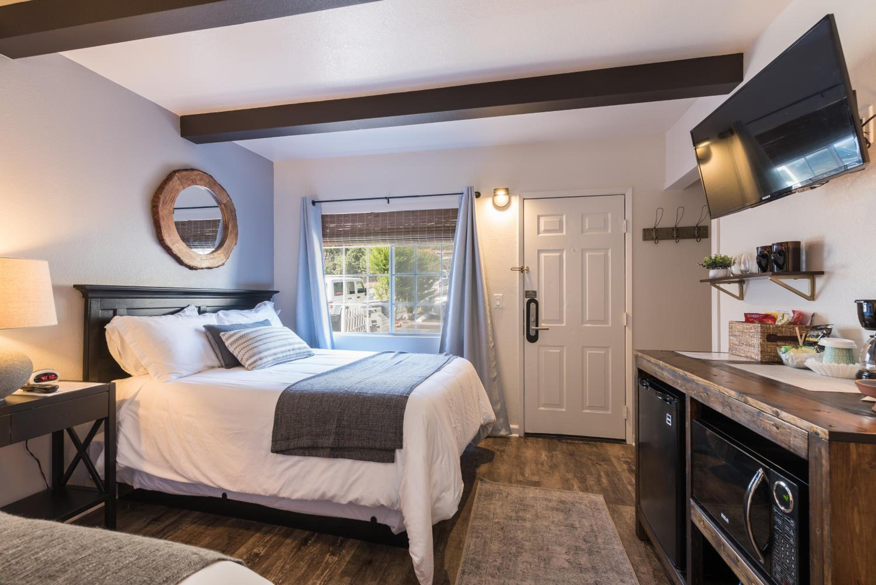 Room with Two Double Beds - Photo 1