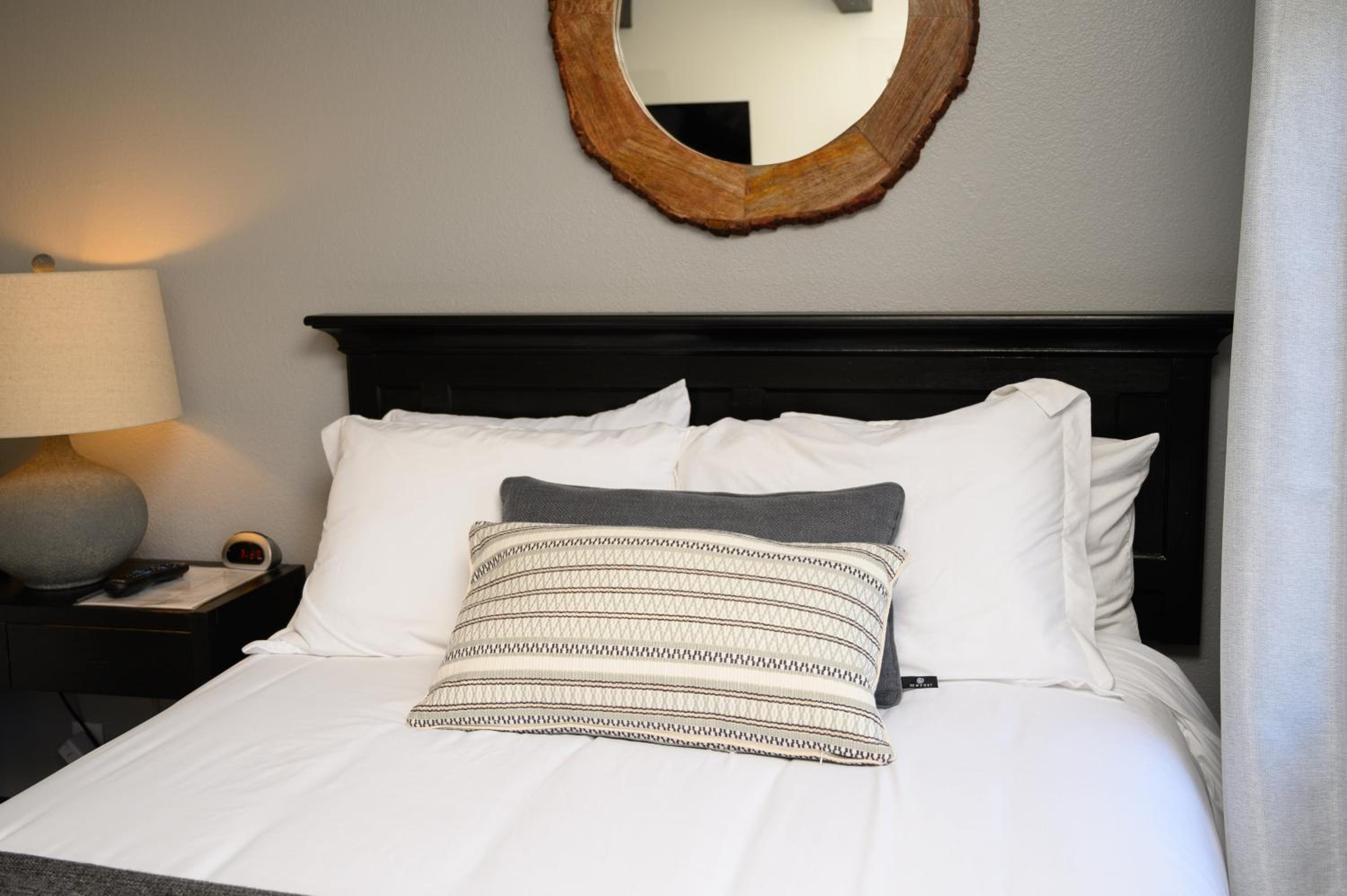 Room with Two Double Beds - Photo 10