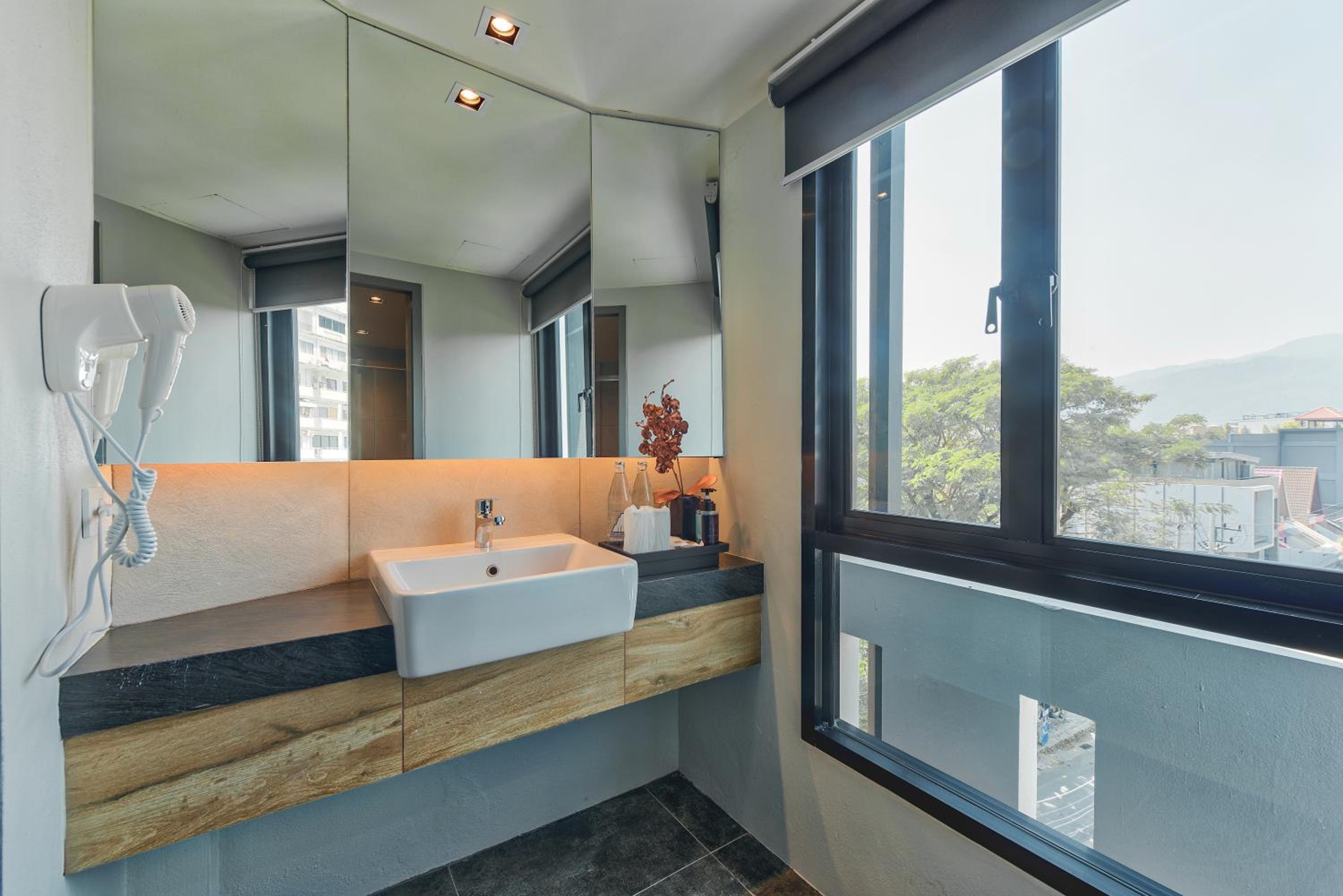 Deluxe Twin Room - Photo 2