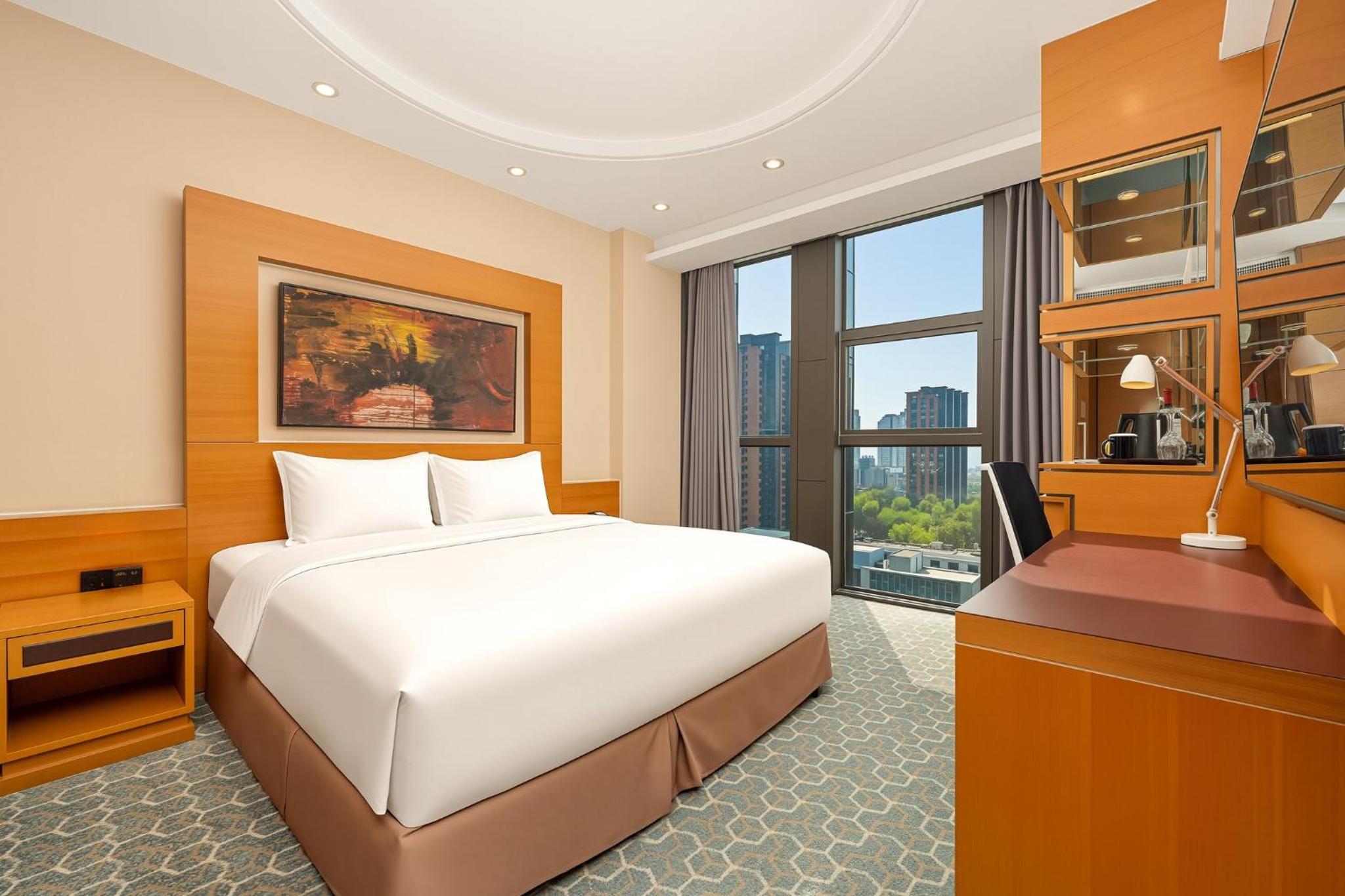 Standard King Room with Extra Floor Space and Exercise Equipment thumbnail 6