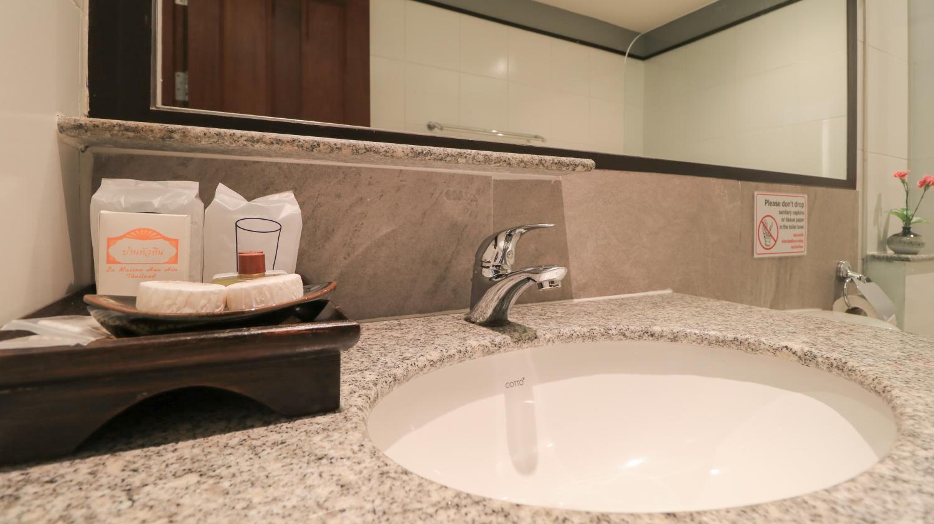 Deluxe Double or Twin Room with Pool View photo 2