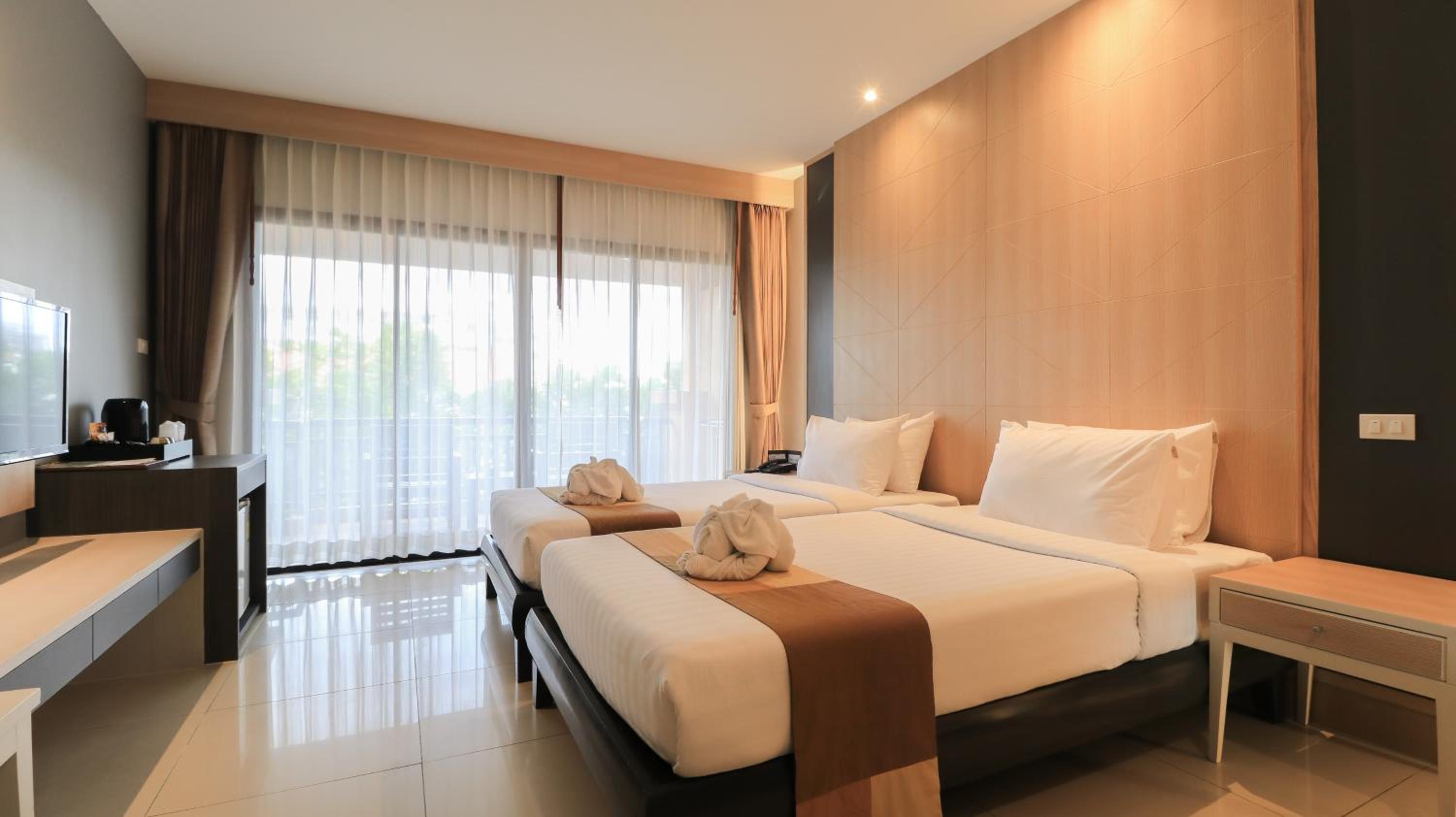Deluxe Double or Twin Room with Pool View photo 1