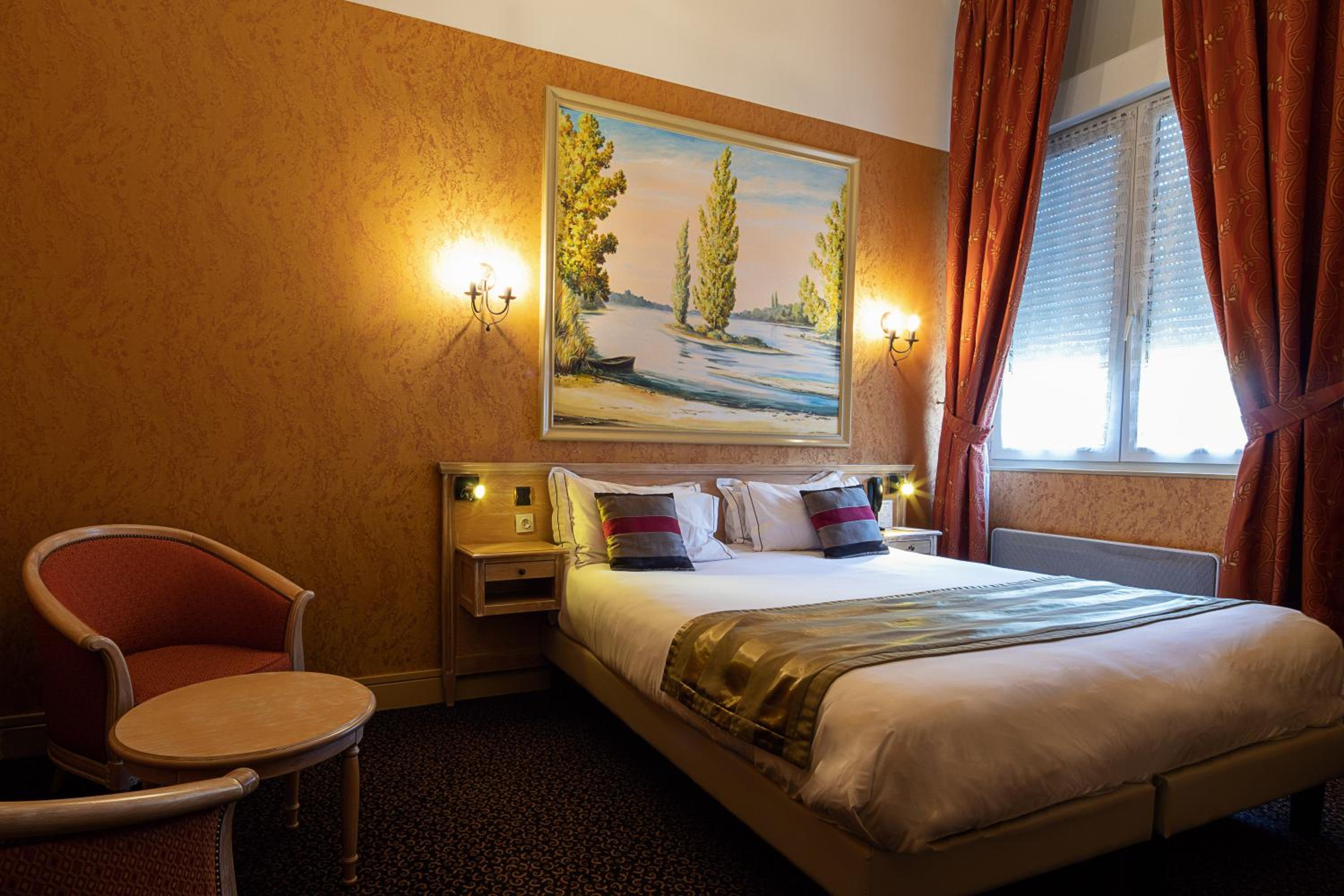 Superior King Room - Photo 3